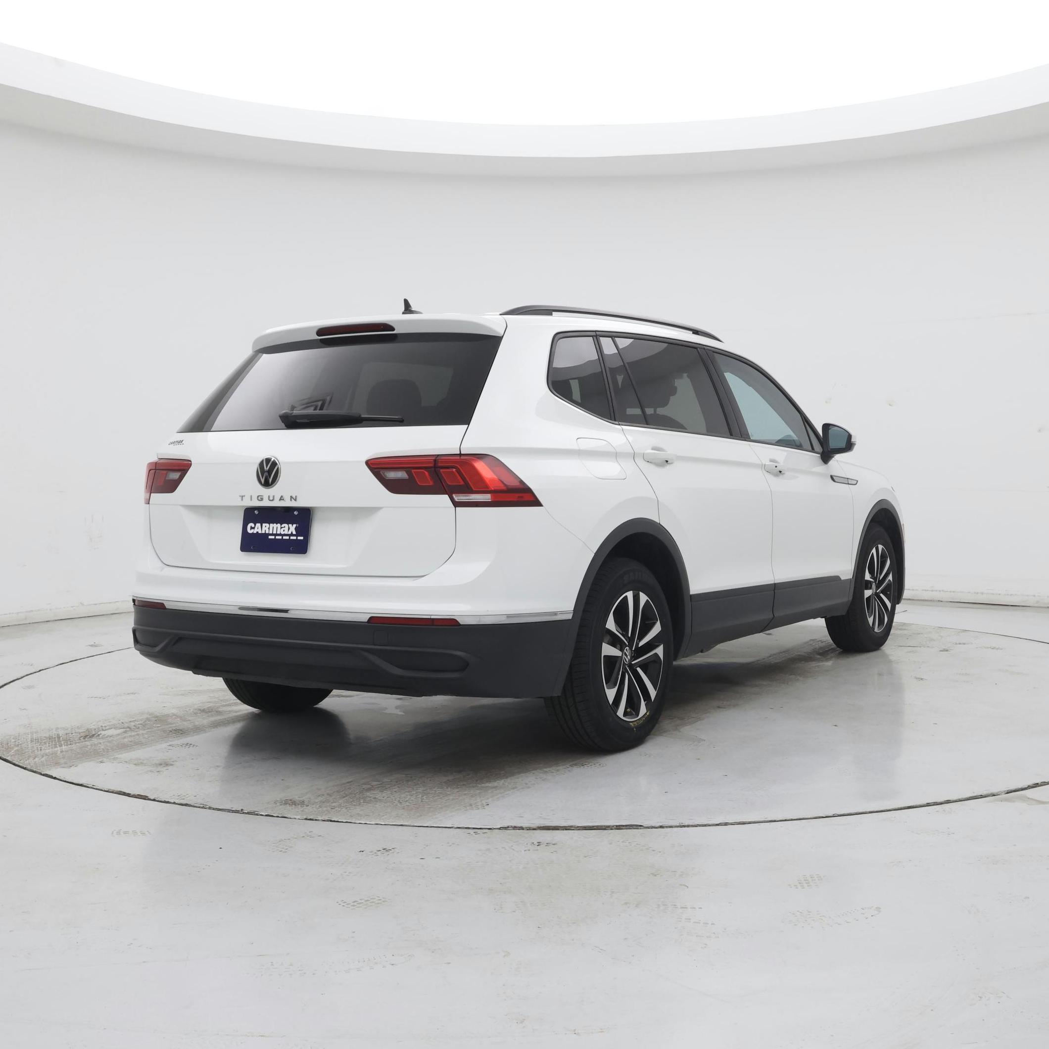 Thumbnail: 2023 Volkswagen Tiguan - 8