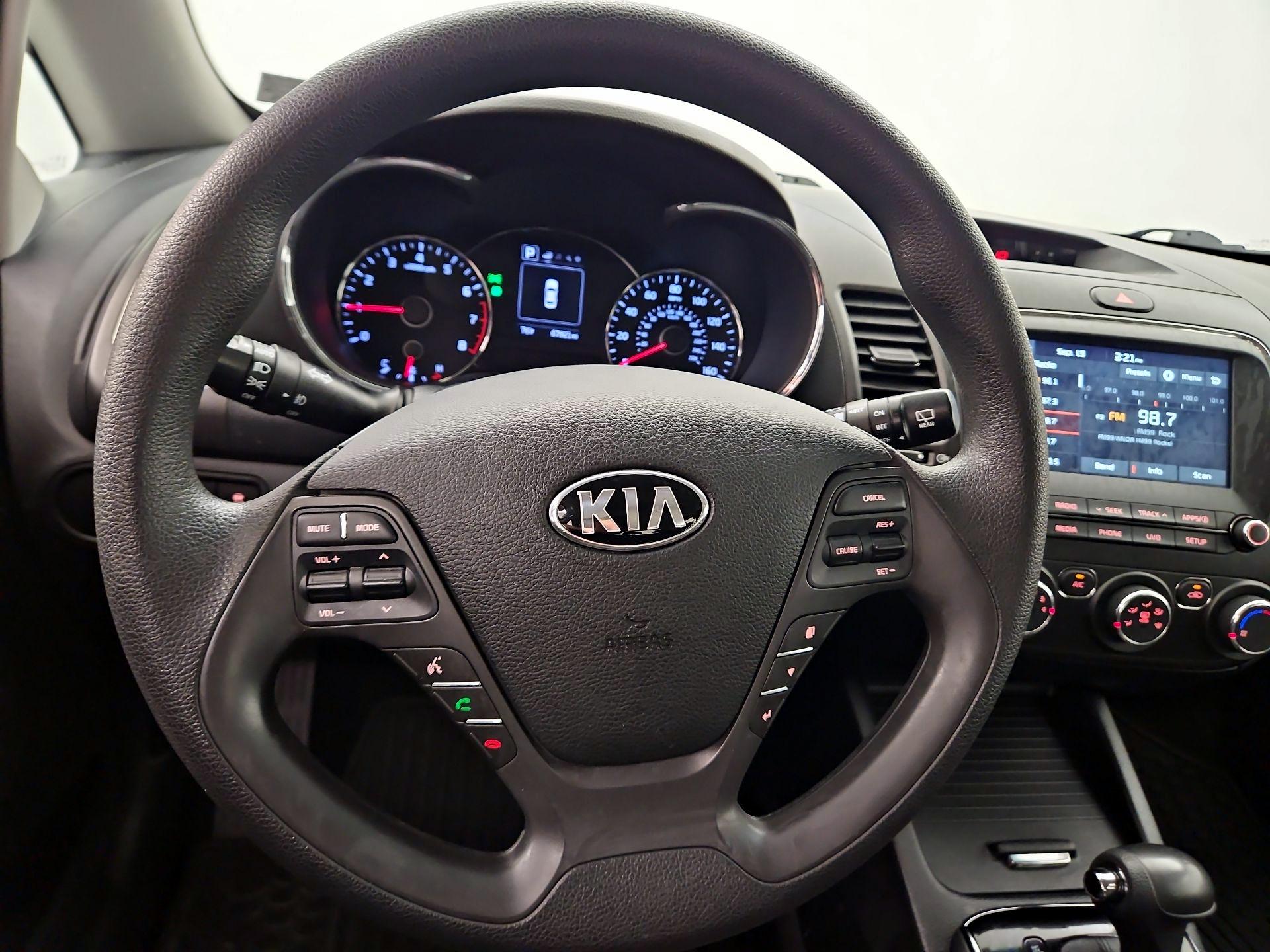 Thumbnail: 2017 Kia Forte - 10