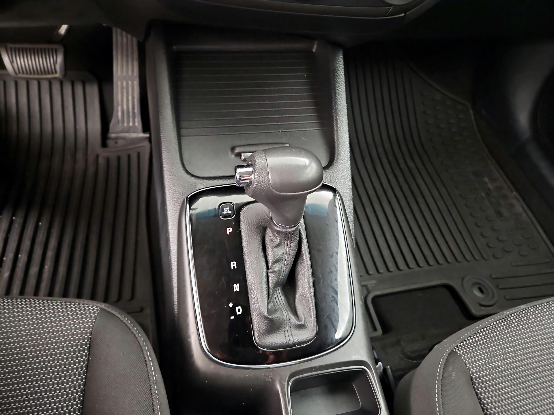 Thumbnail: 2017 Kia Forte - 17