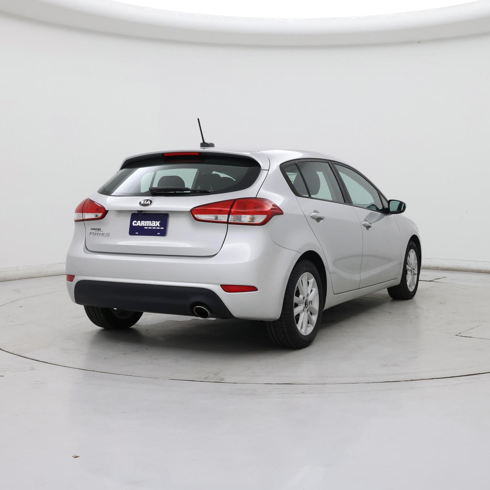 Thumbnail: 2017 Kia Forte - 8