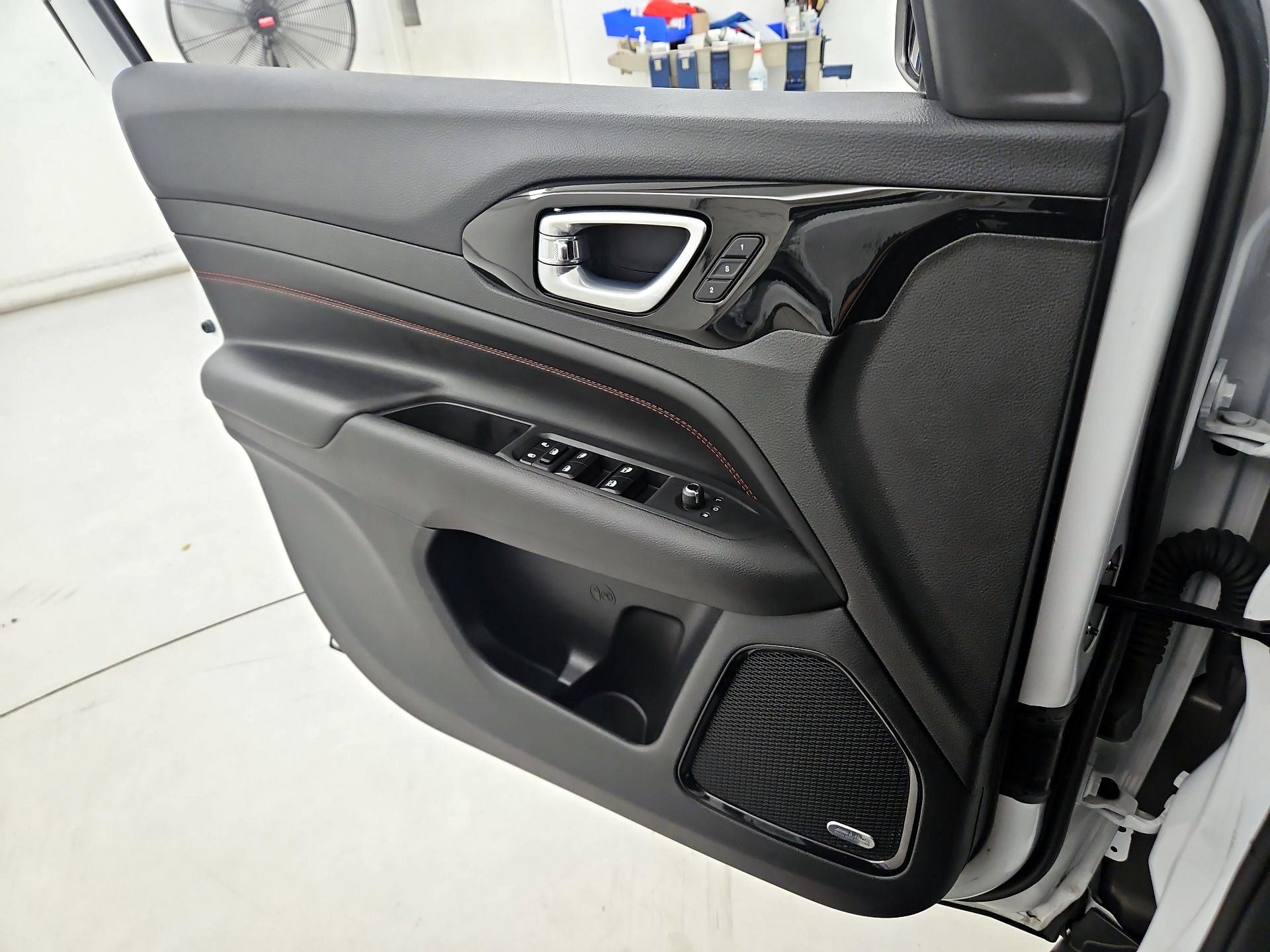 Thumbnail: 2023 Jeep Compass - 12