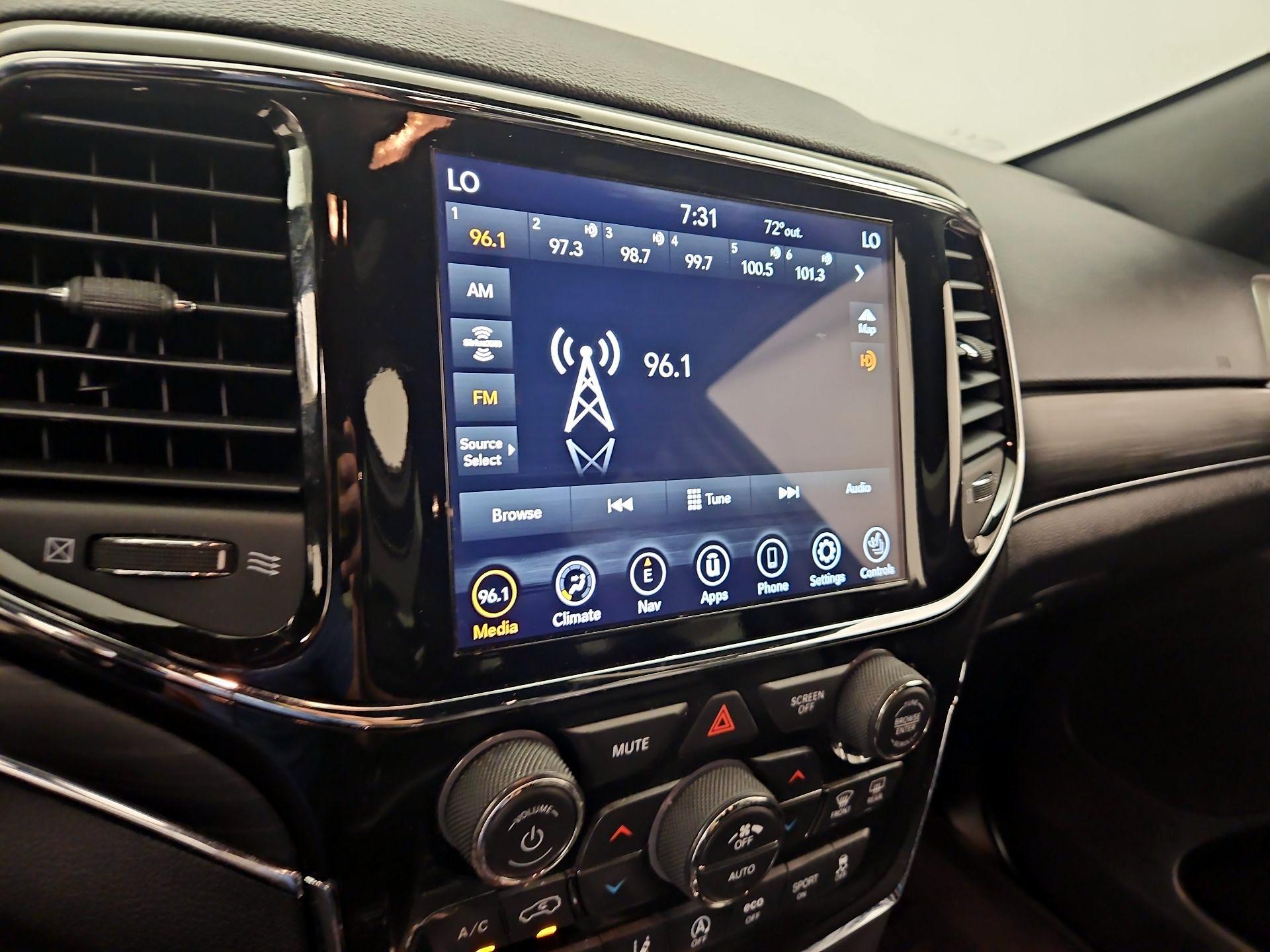 Thumbnail: 2021 Jeep Grand Cherokee - 16