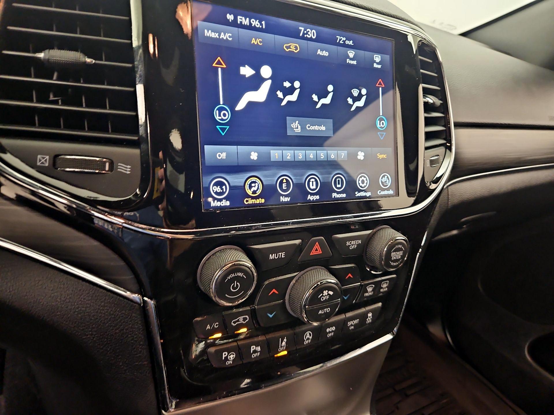 Thumbnail: 2021 Jeep Grand Cherokee - 17