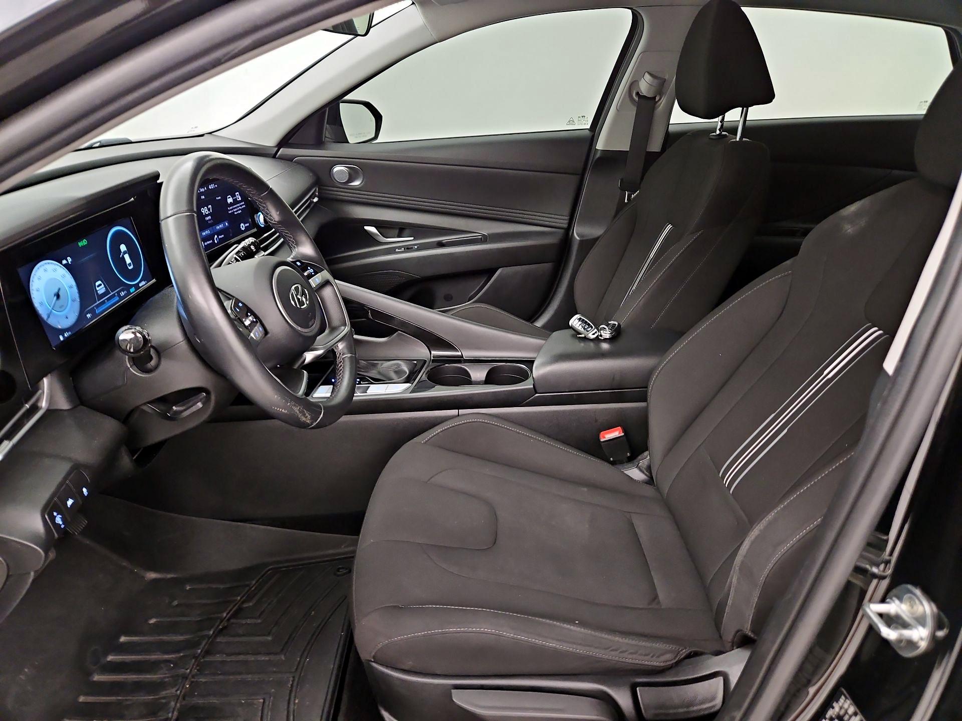 Thumbnail: 2022 Hyundai Elantra - 11
