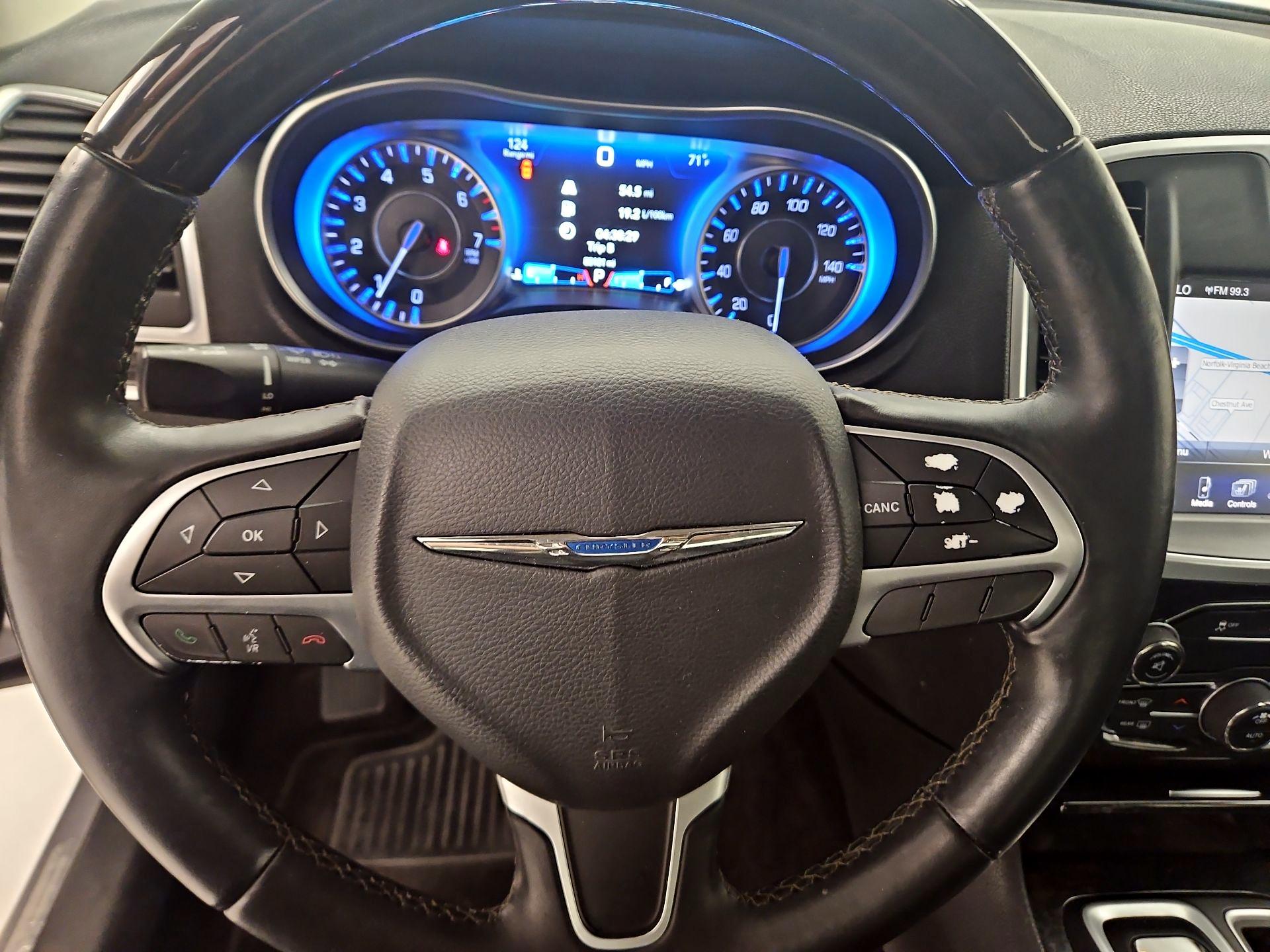 Thumbnail: 2016 Chrysler 300 - 10