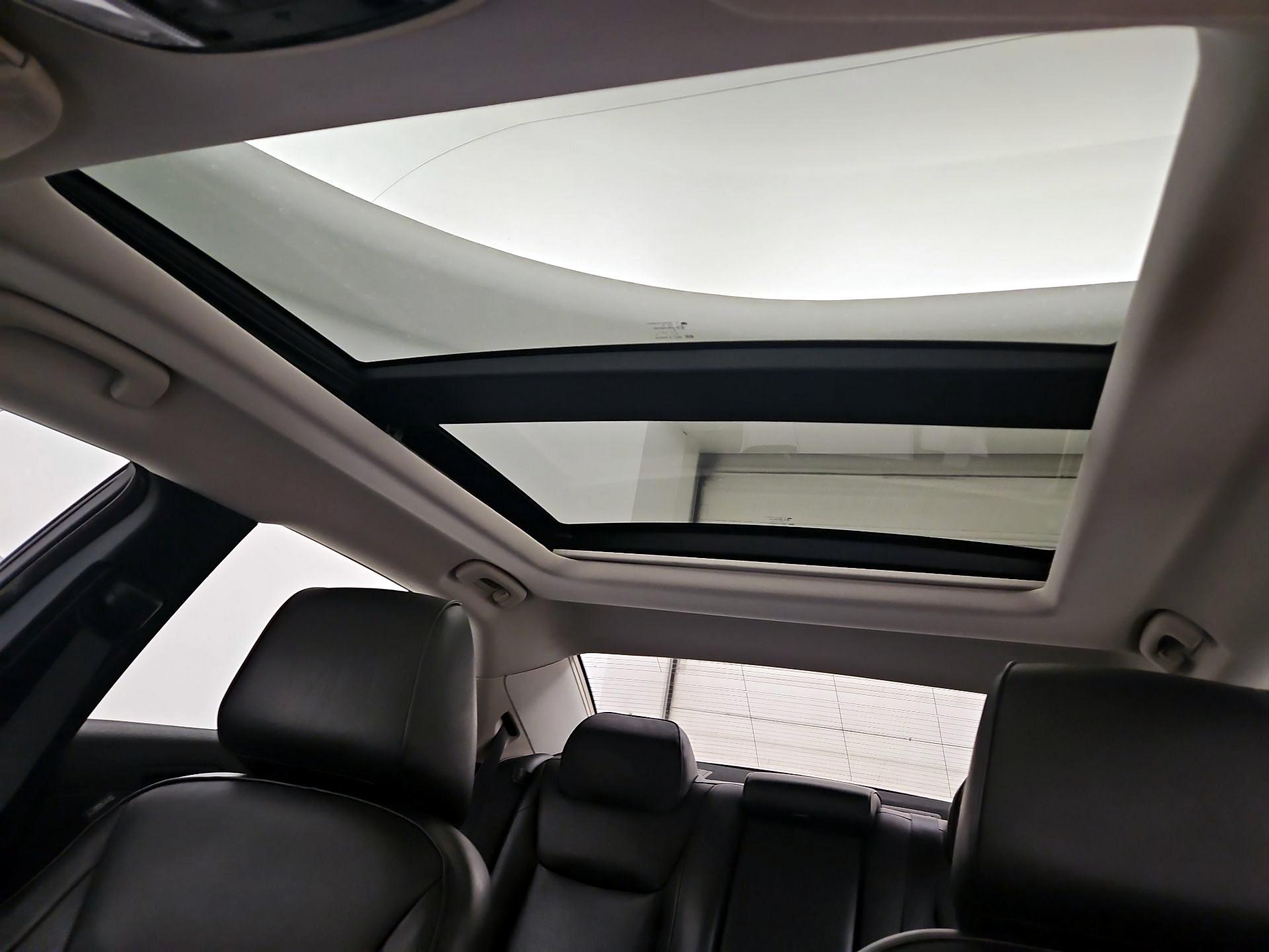 Thumbnail: 2016 Chrysler 300 - 20