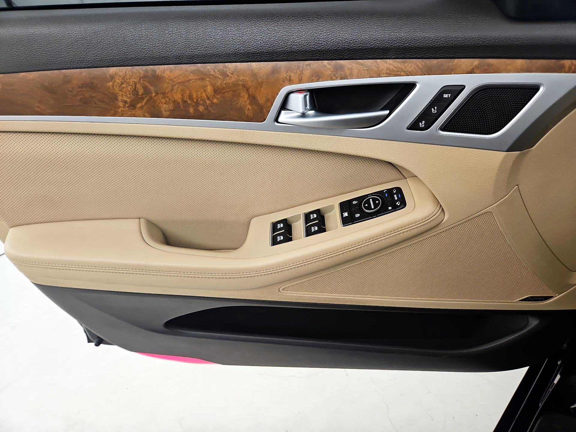 Thumbnail: 2015 Hyundai Genesis - 12