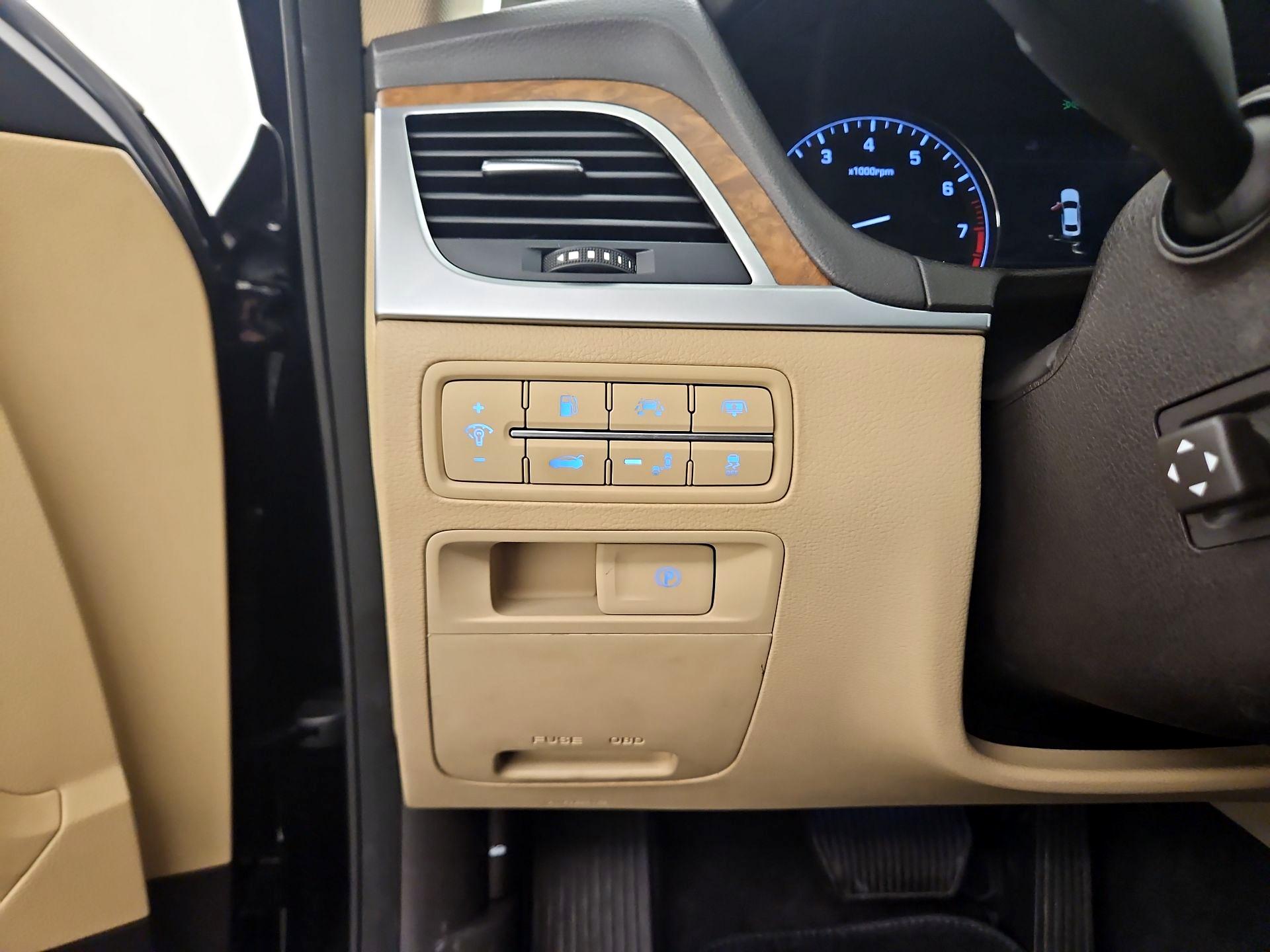 Thumbnail: 2015 Hyundai Genesis - 13