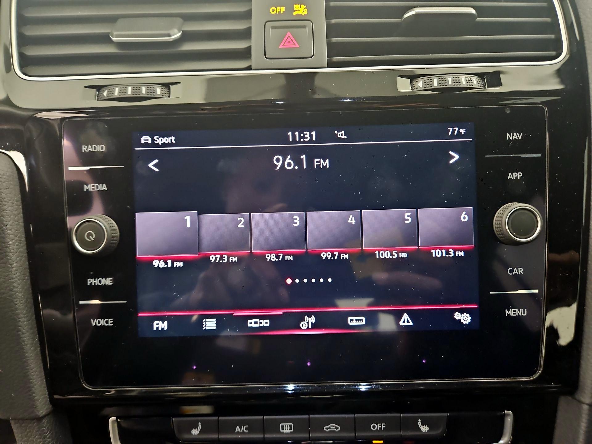 Thumbnail: 2021 Volkswagen Golf - 16