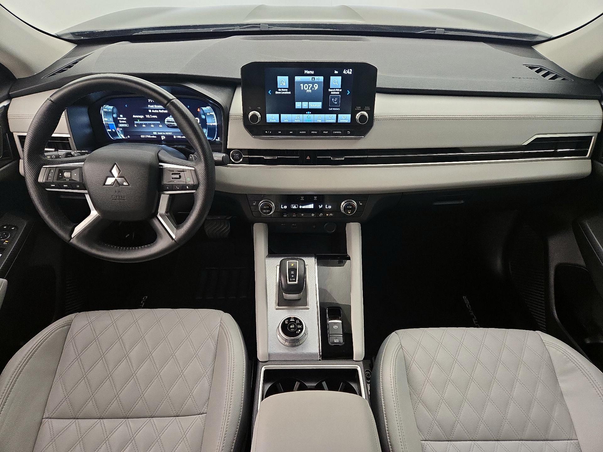 Thumbnail: 2023 Mitsubishi Outlander - 9