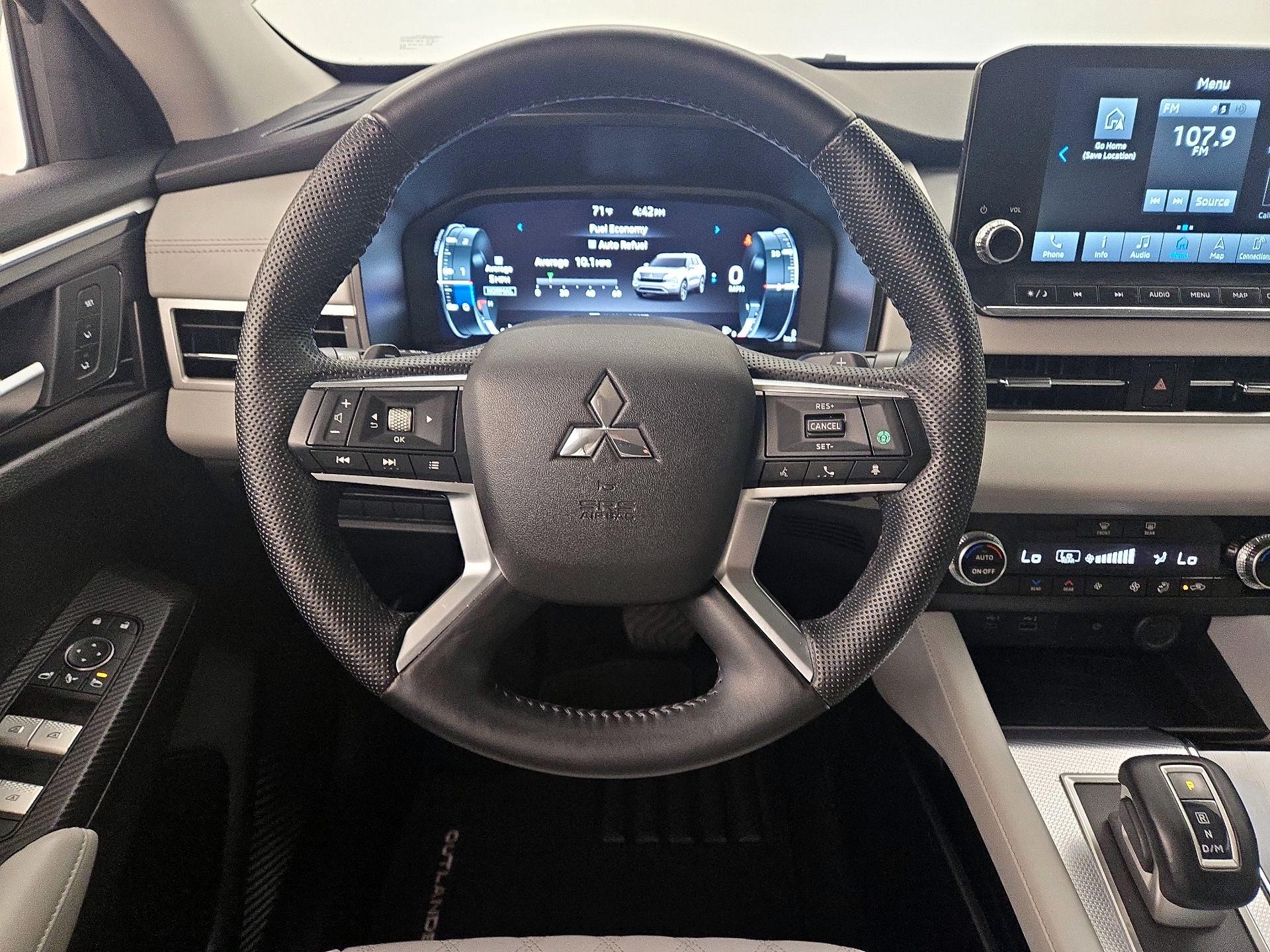 Thumbnail: 2023 Mitsubishi Outlander - 10