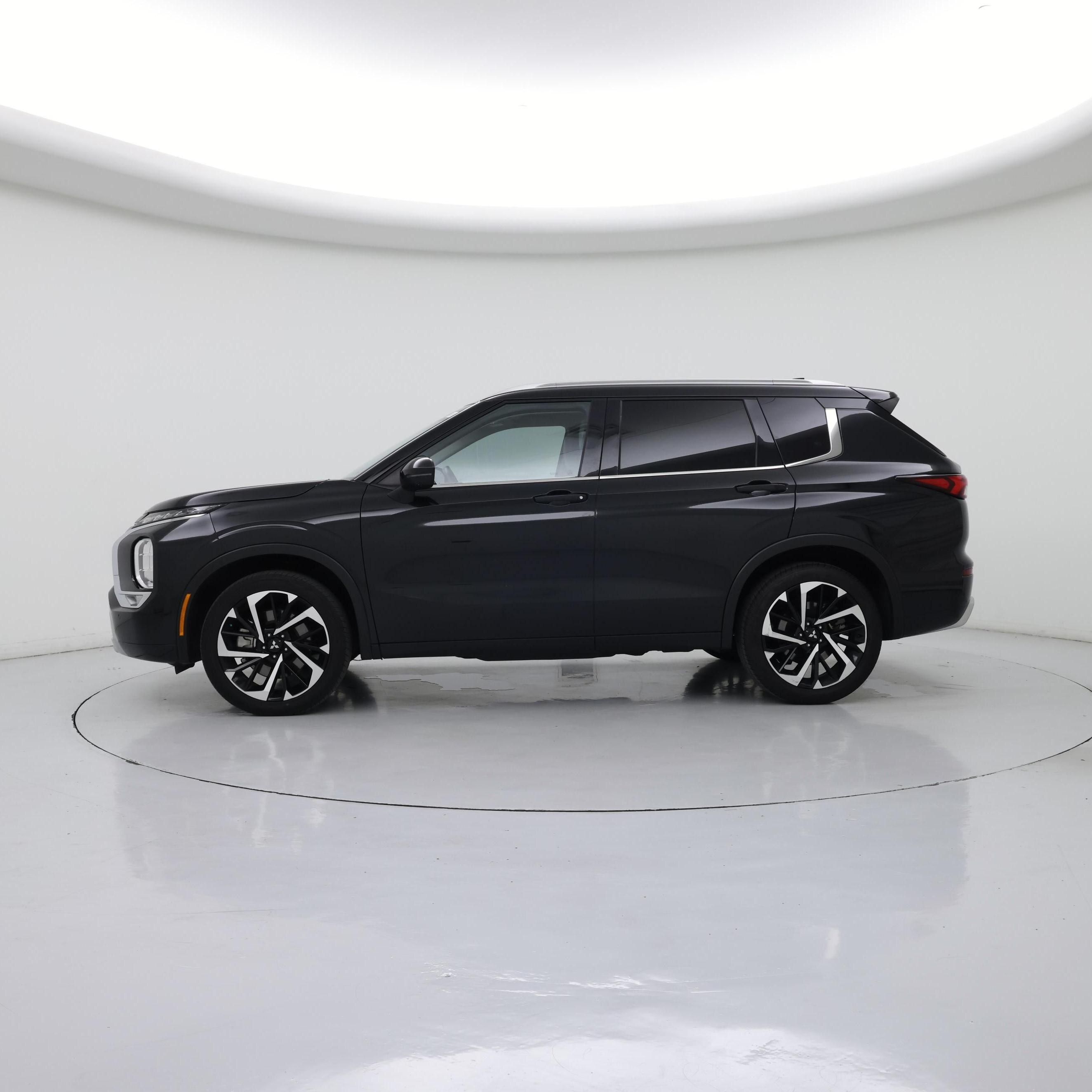 Thumbnail: 2023 Mitsubishi Outlander - 3
