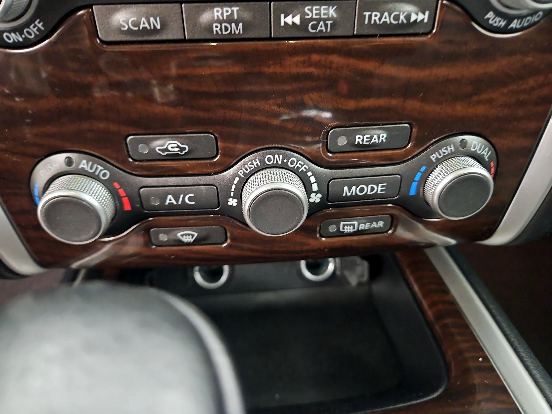 Thumbnail: 2014 Nissan Pathfinder - 16
