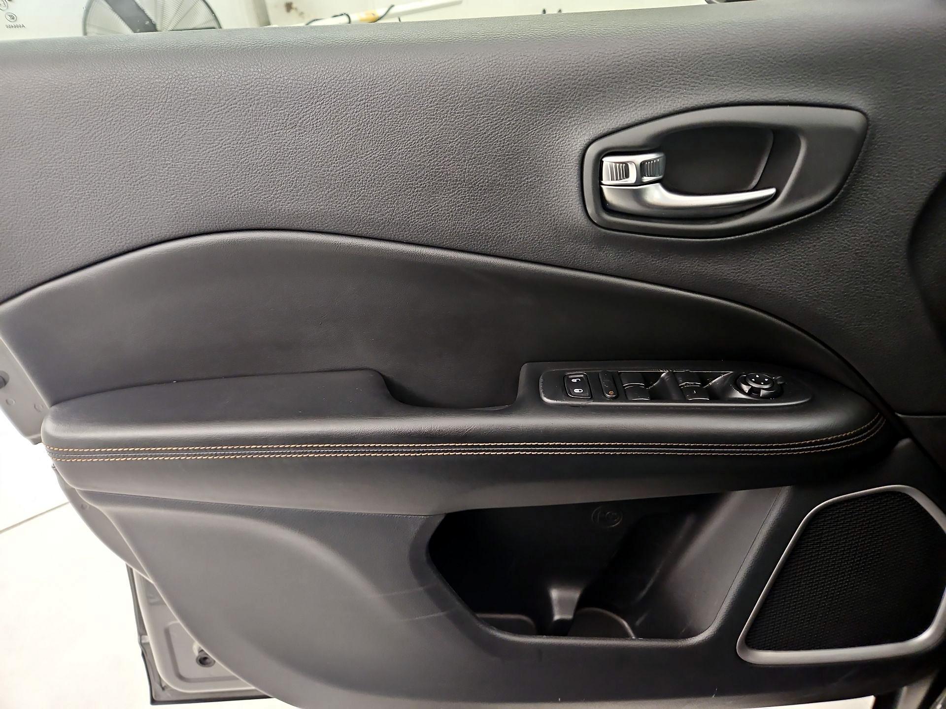 Thumbnail: 2020 Jeep Compass - 12