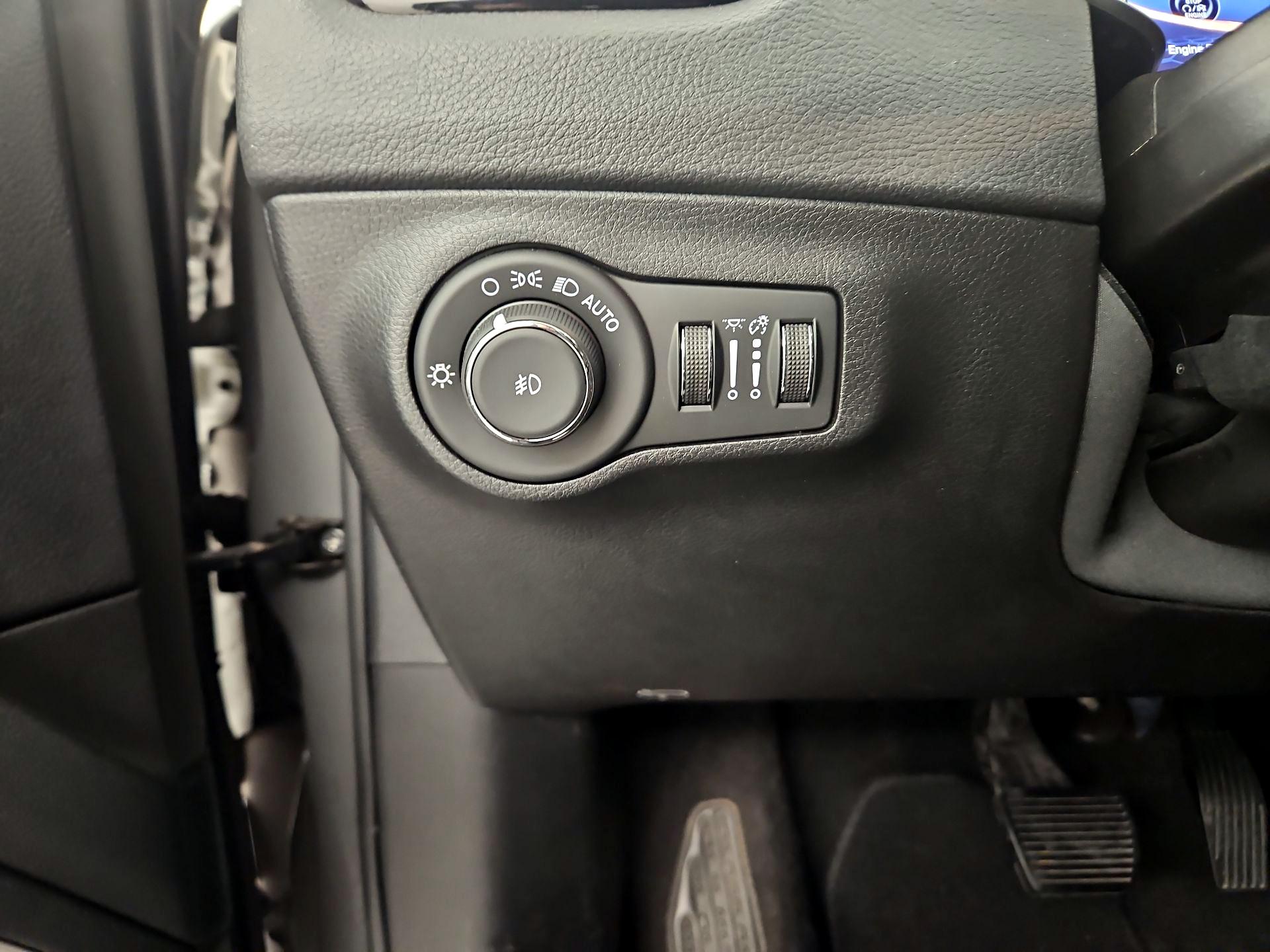 Thumbnail: 2020 Jeep Compass - 13
