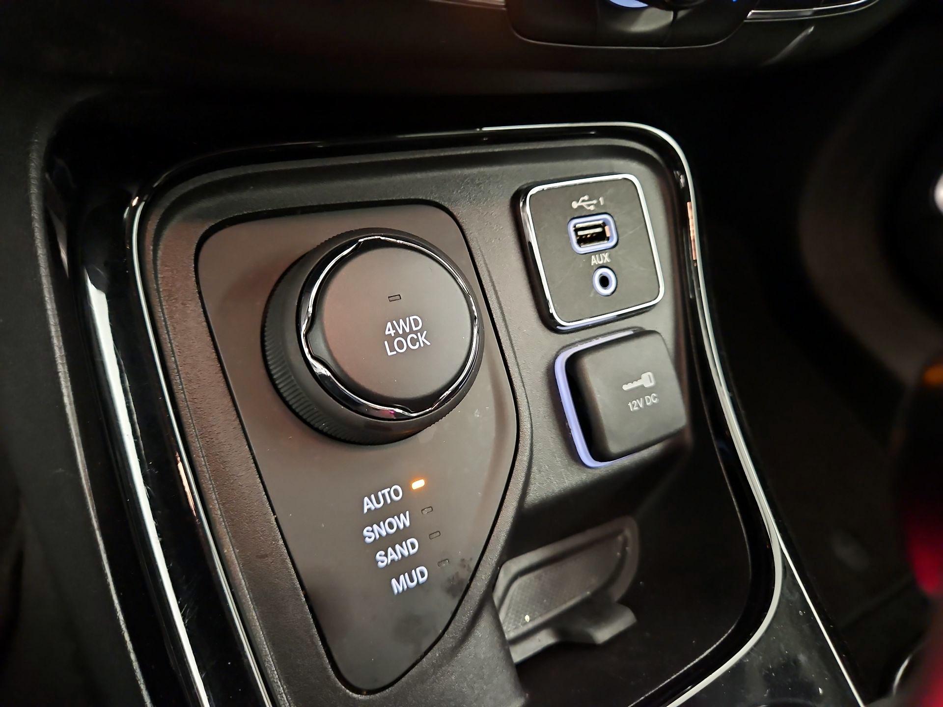 Thumbnail: 2020 Jeep Compass - 18