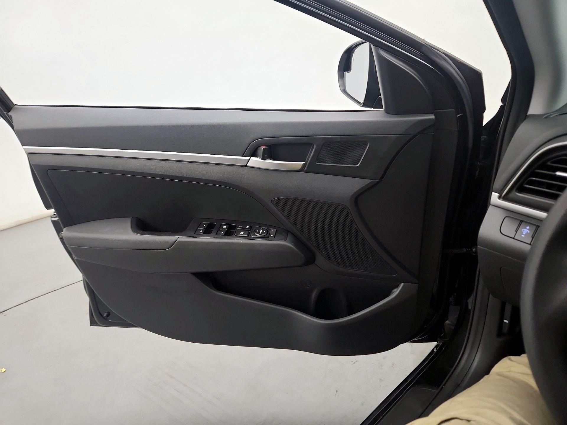 Thumbnail: 2020 Hyundai Elantra - 12