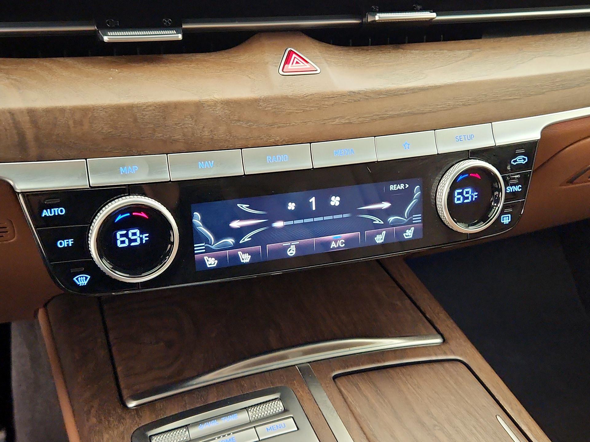 Thumbnail: 2022 Genesis G80 - 17