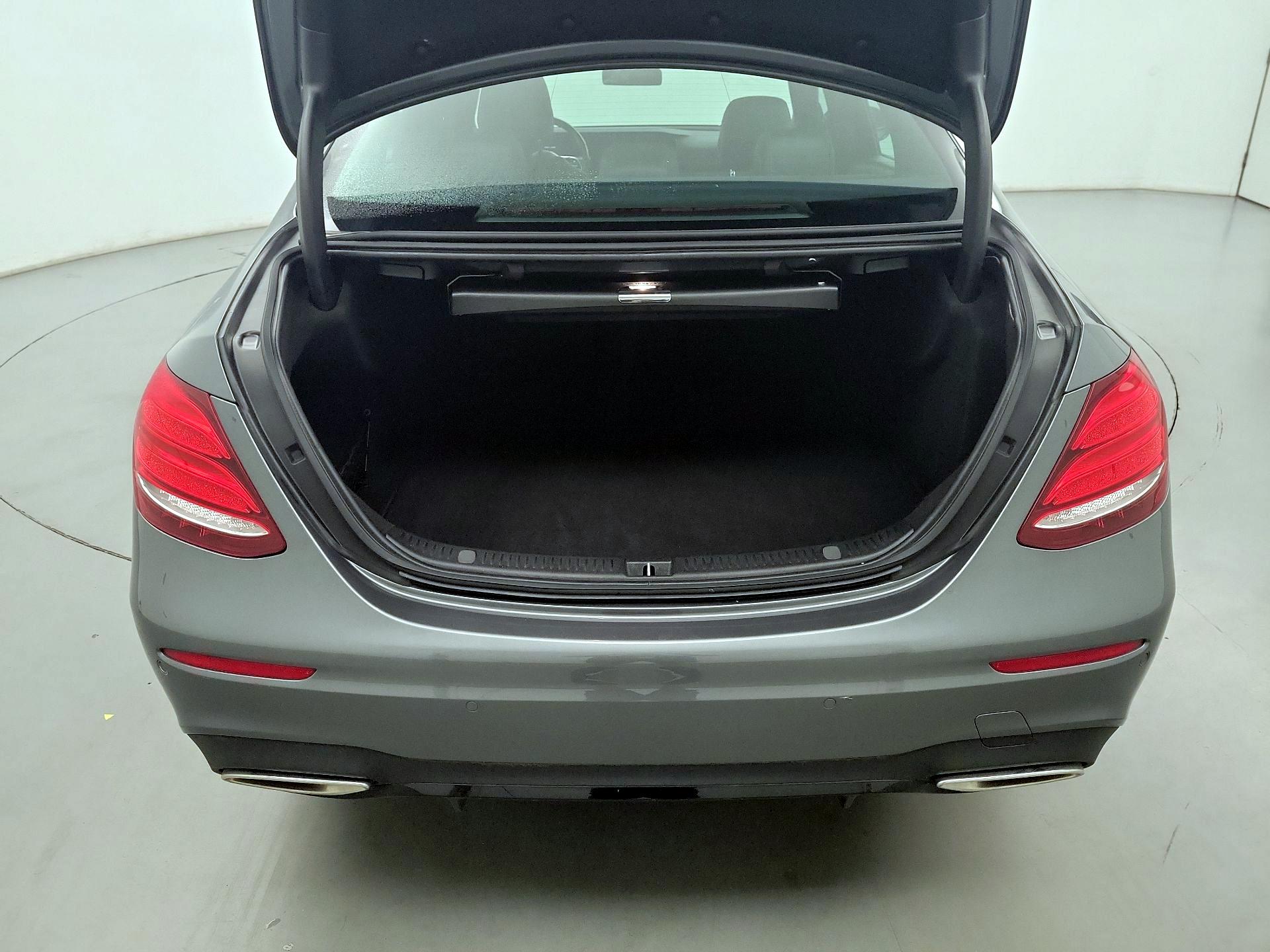 Thumbnail: 2020 Mercedes-Benz E-Class - 20