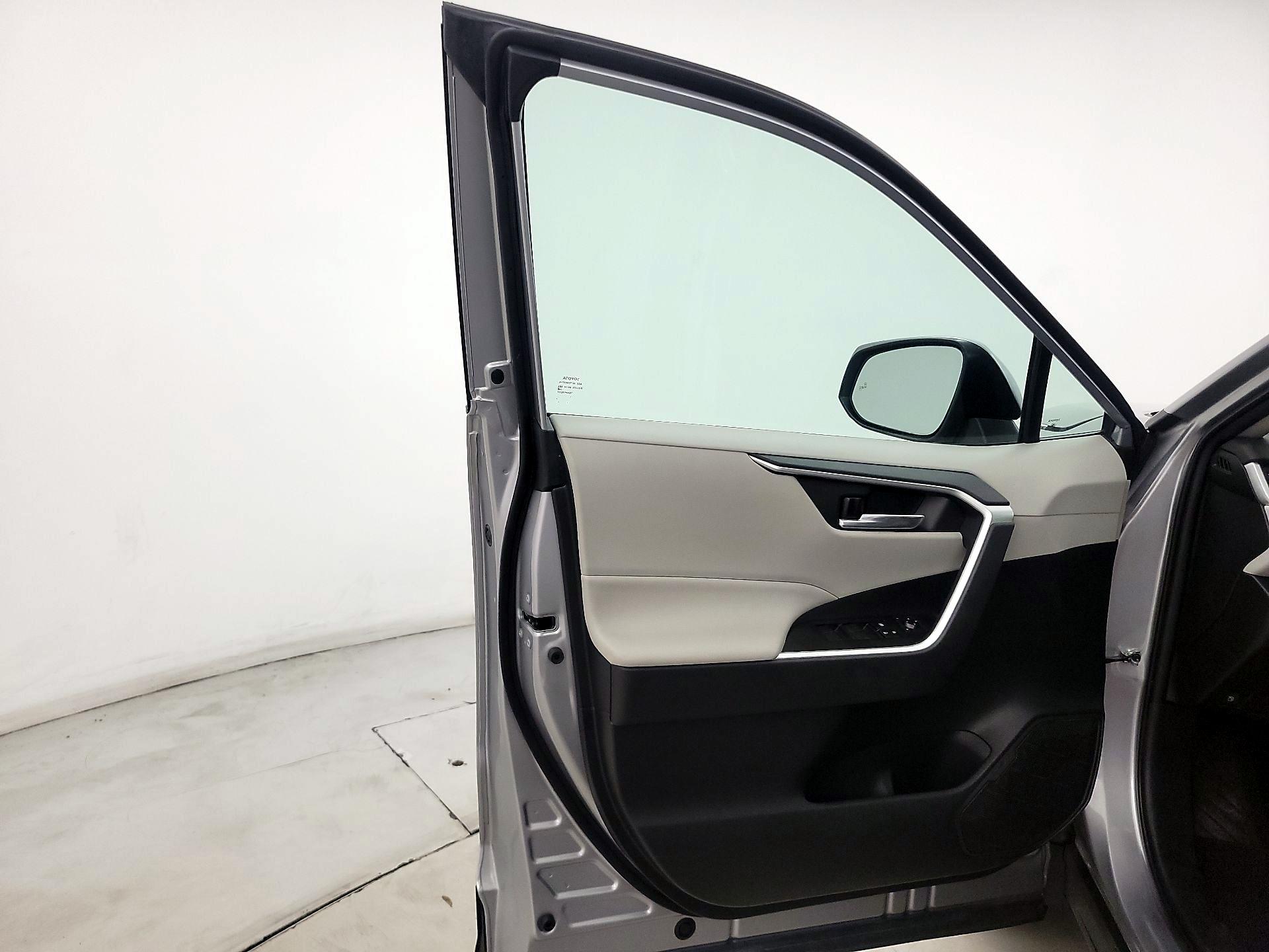 Thumbnail: 2021 Toyota RAV4 - 12
