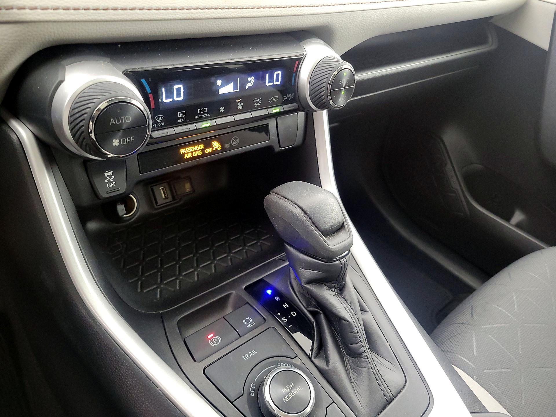 Thumbnail: 2021 Toyota RAV4 - 16