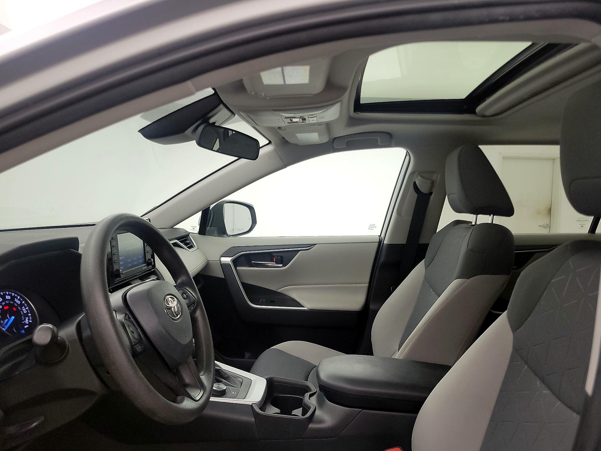 Thumbnail: 2021 Toyota RAV4 - 19