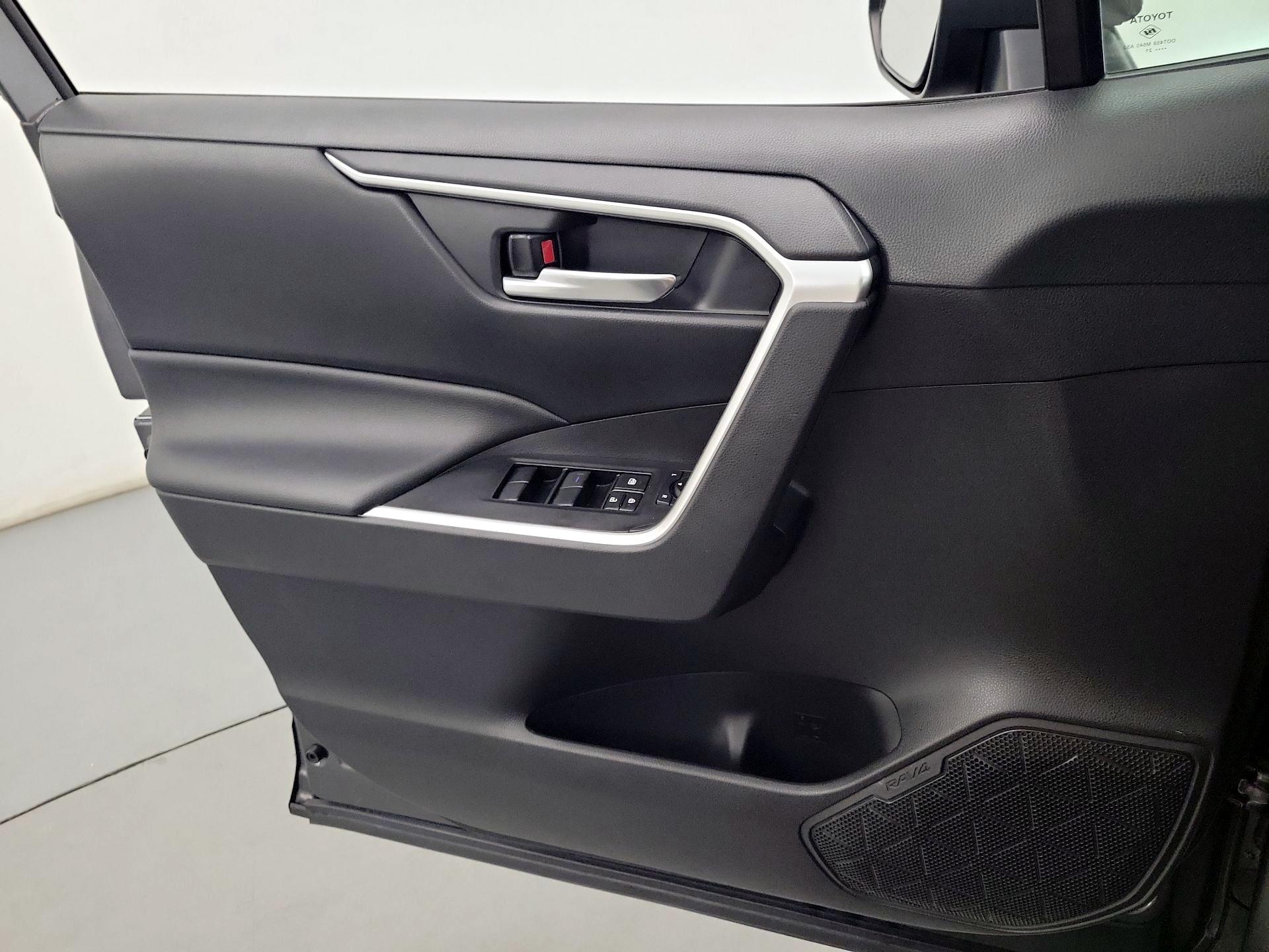 Thumbnail: 2021 Toyota RAV4 - 12