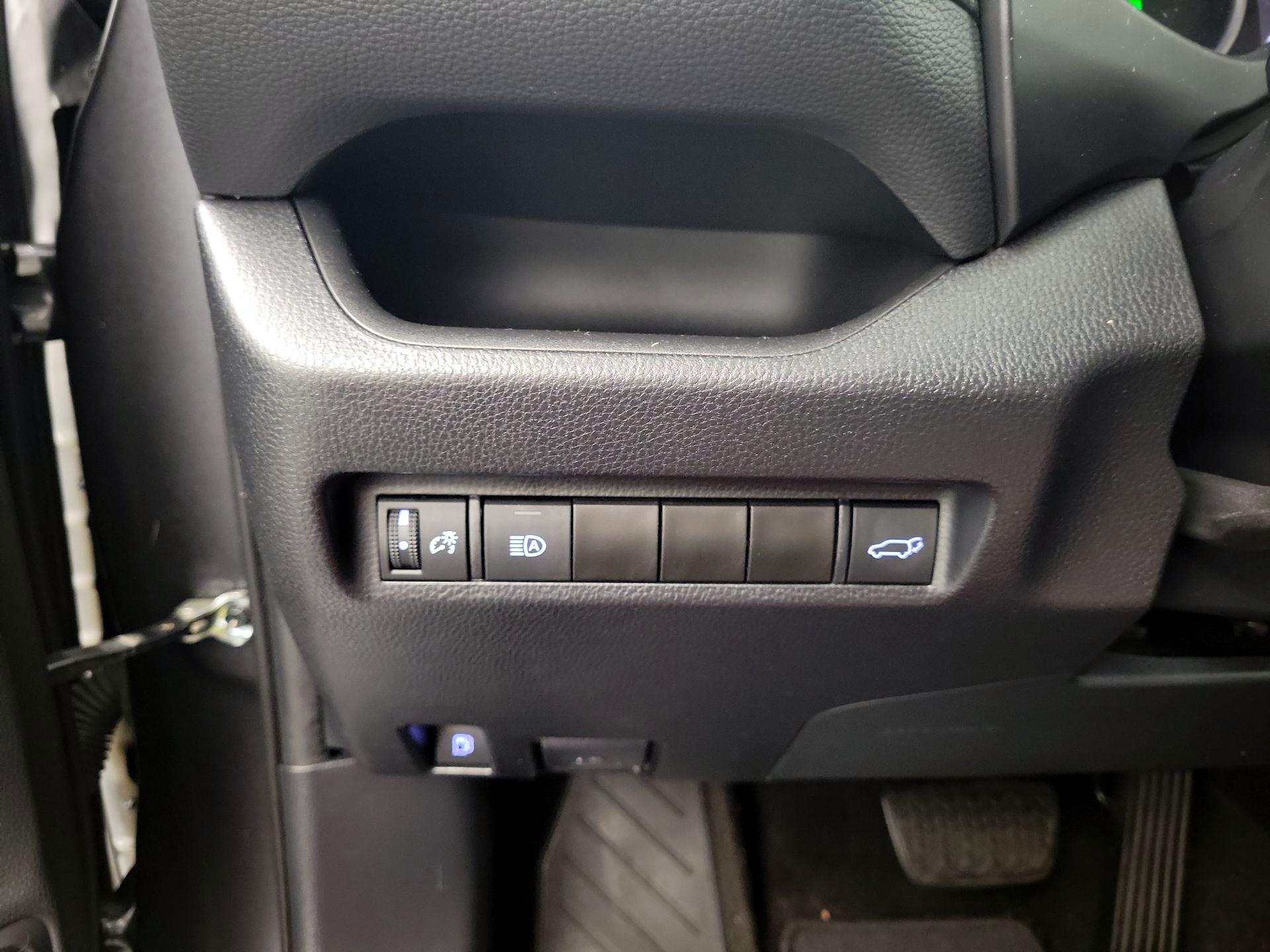 Thumbnail: 2021 Toyota RAV4 - 13