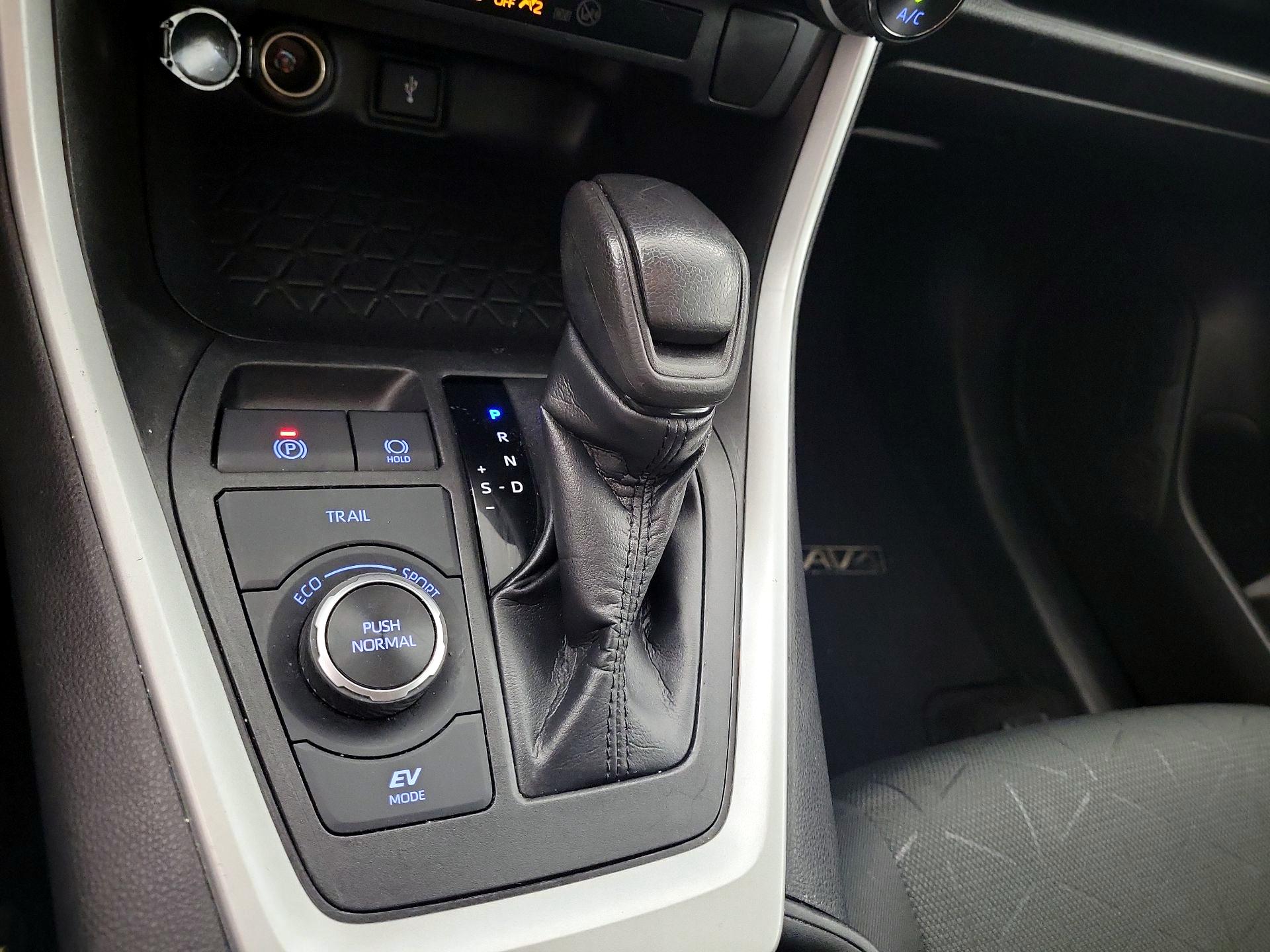 Thumbnail: 2021 Toyota RAV4 - 17