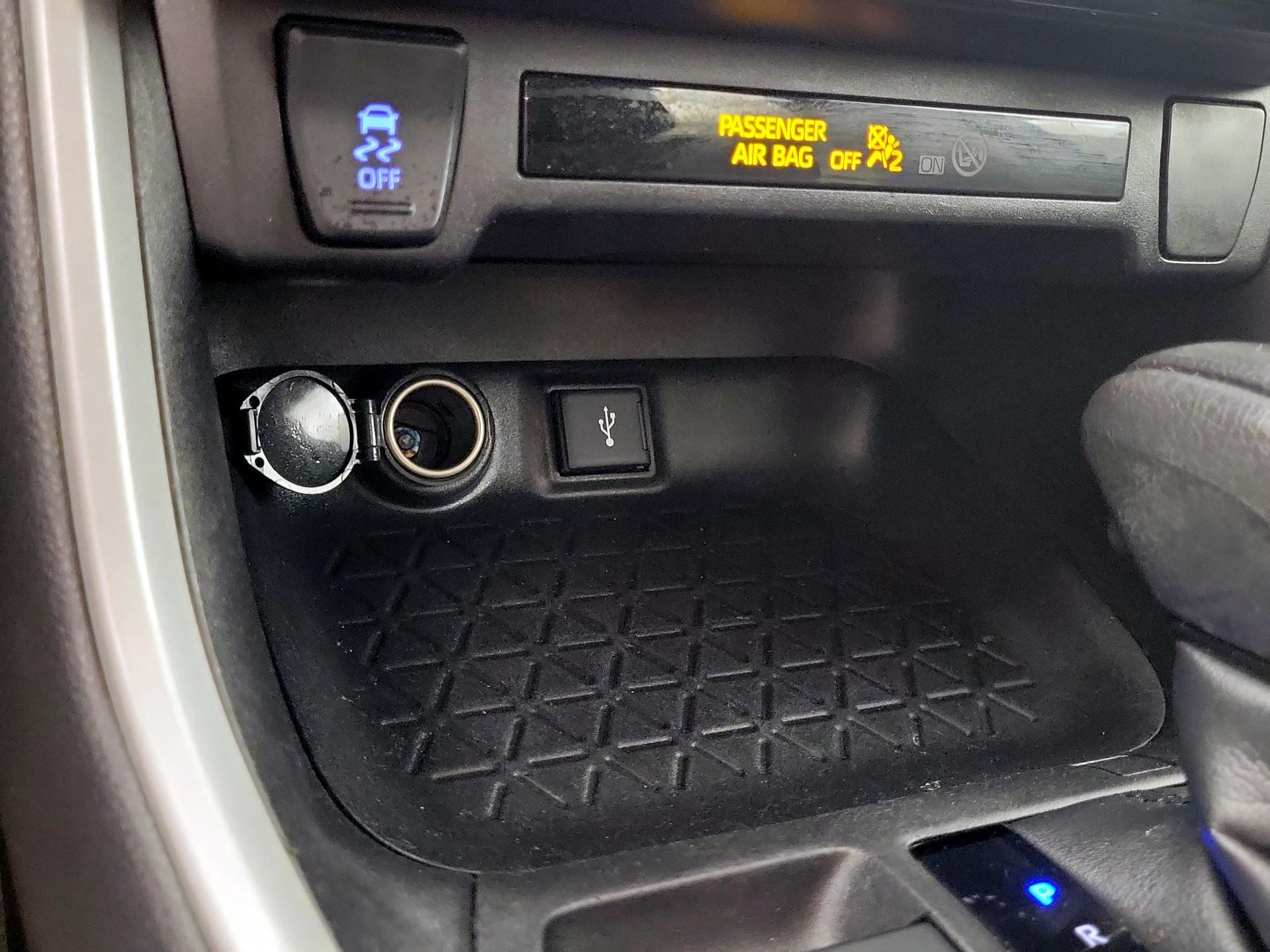 Thumbnail: 2021 Toyota RAV4 - 18