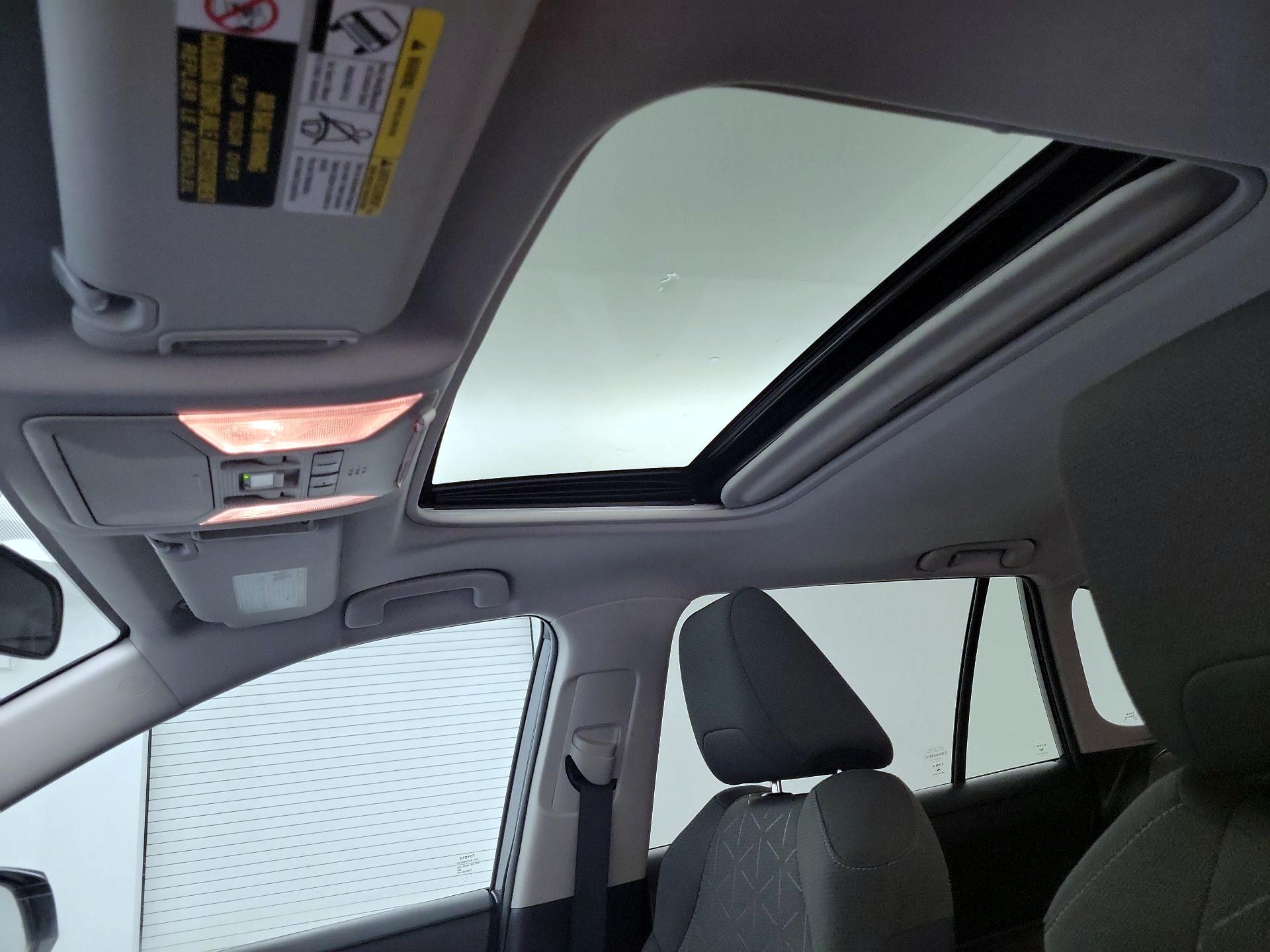 Thumbnail: 2021 Toyota RAV4 - 19