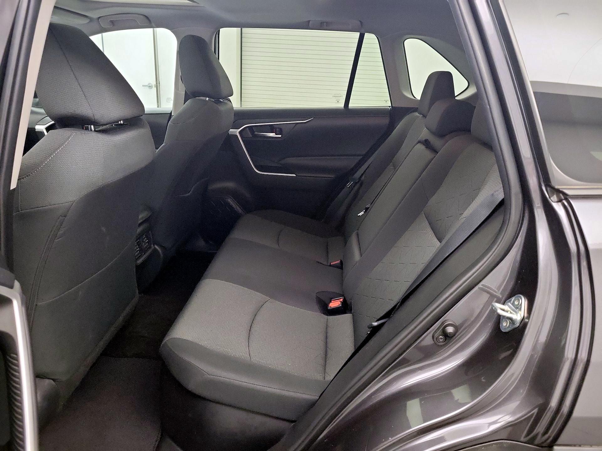 Thumbnail: 2021 Toyota RAV4 - 20