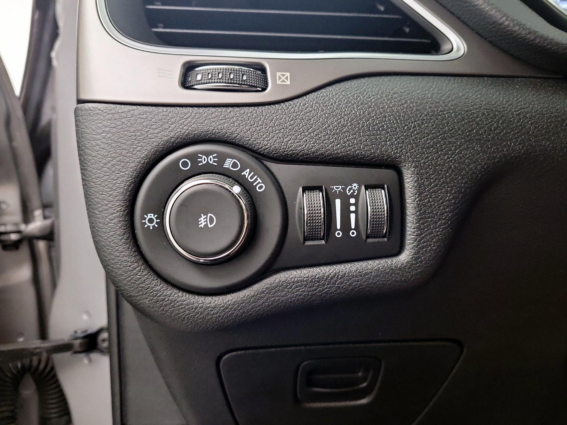 Thumbnail: 2021 Jeep Cherokee - 11