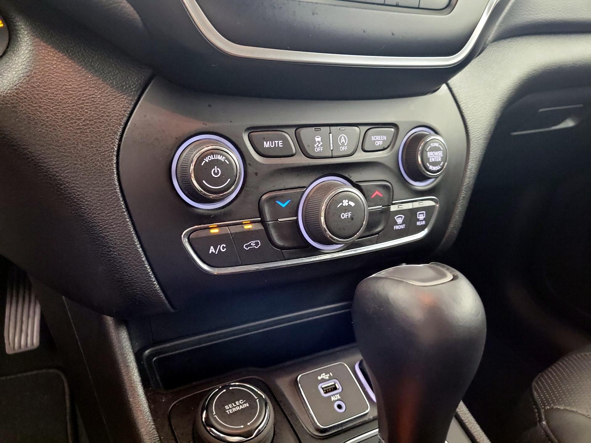 Thumbnail: 2021 Jeep Cherokee - 14