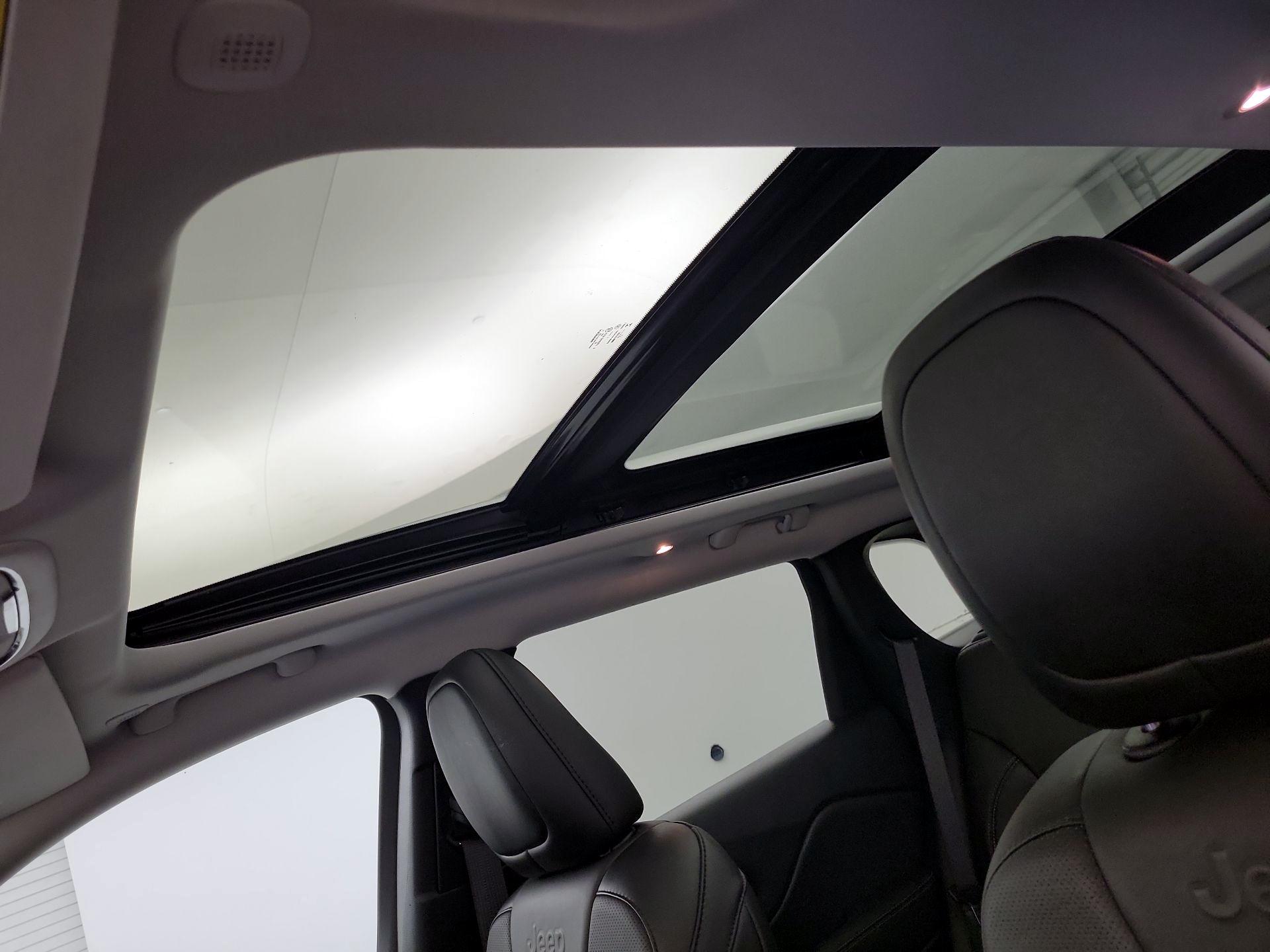Thumbnail: 2021 Jeep Cherokee - 17