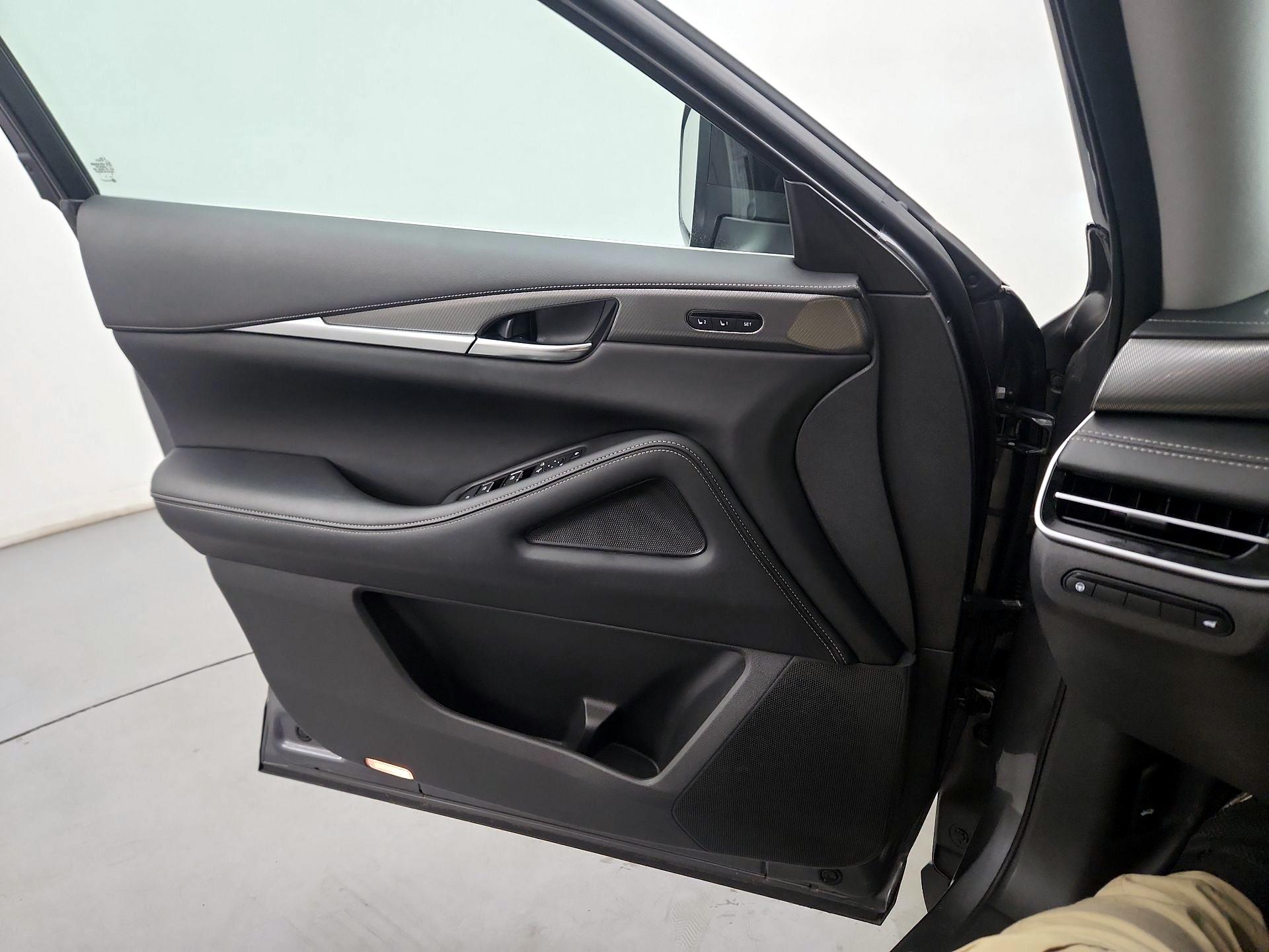 Thumbnail: 2023 INFINITI QX60 - 12