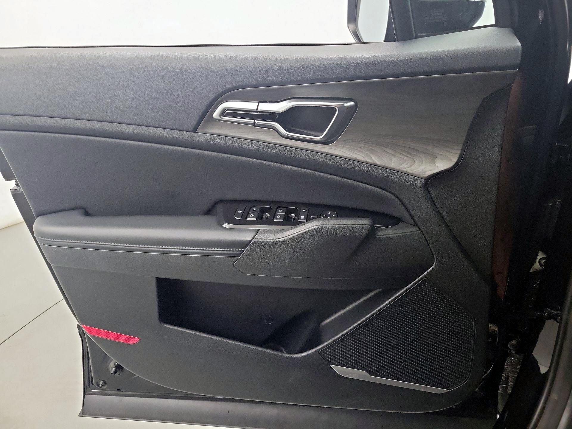 Thumbnail: 2023 Kia Sportage - 10