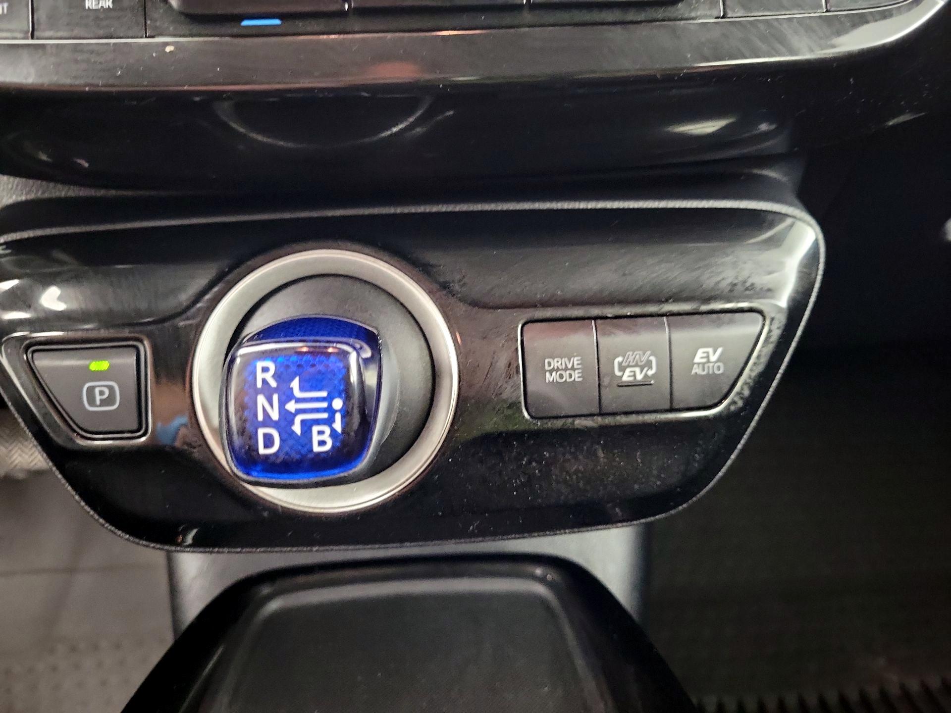 Thumbnail: 2022 Toyota Prius Prime - 17