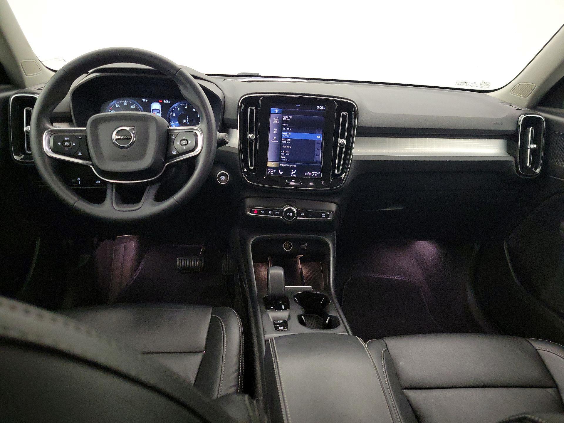 Thumbnail: 2022 Volvo XC40 - 9