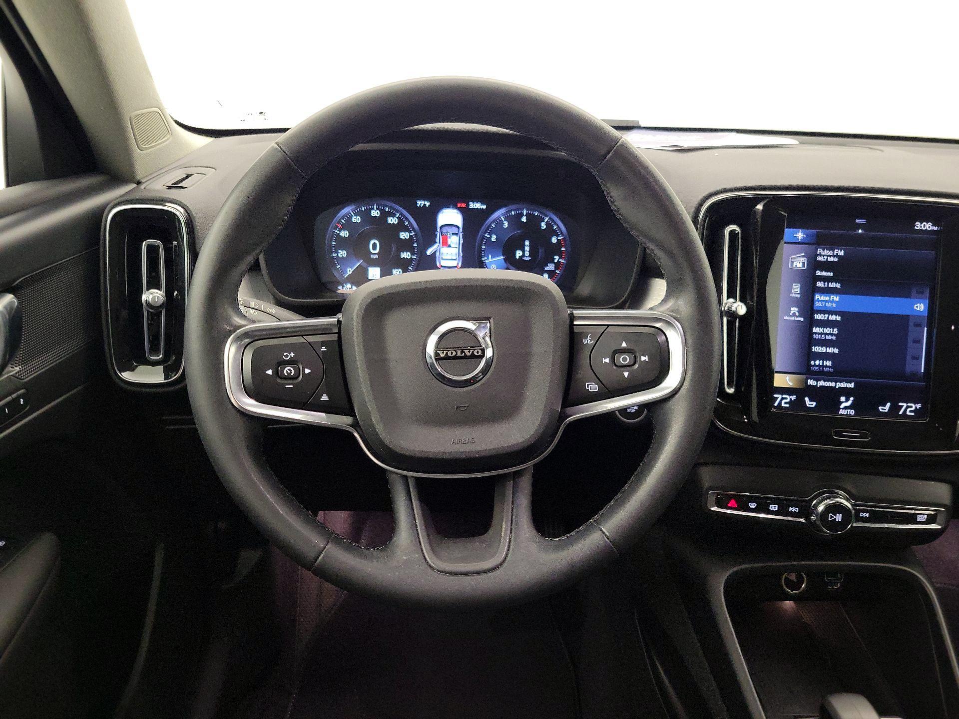 Thumbnail: 2022 Volvo XC40 - 10