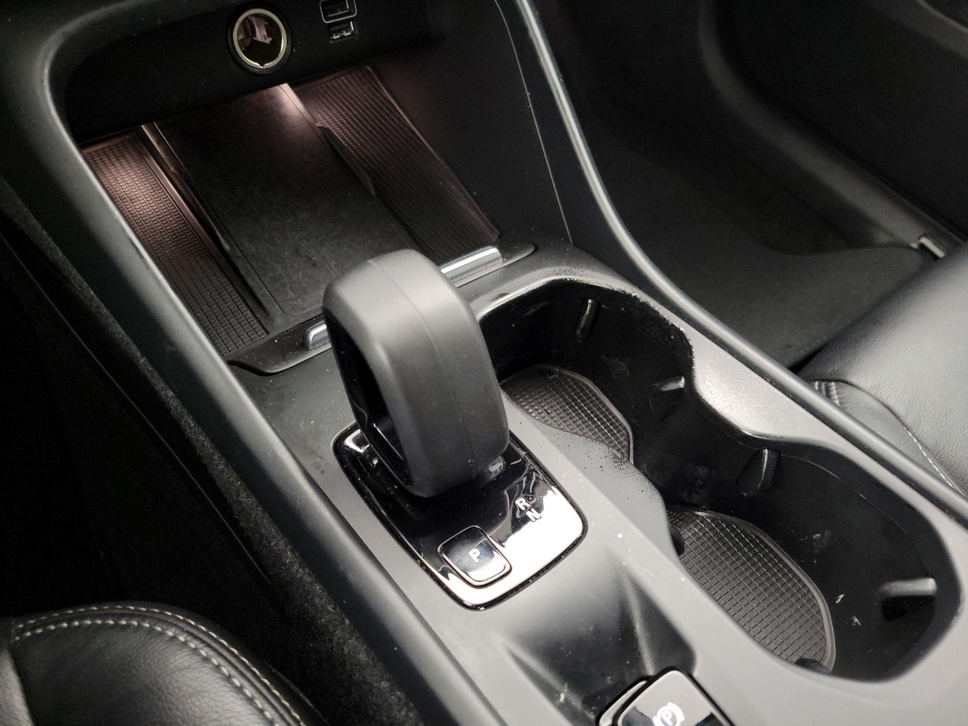 Thumbnail: 2022 Volvo XC40 - 17