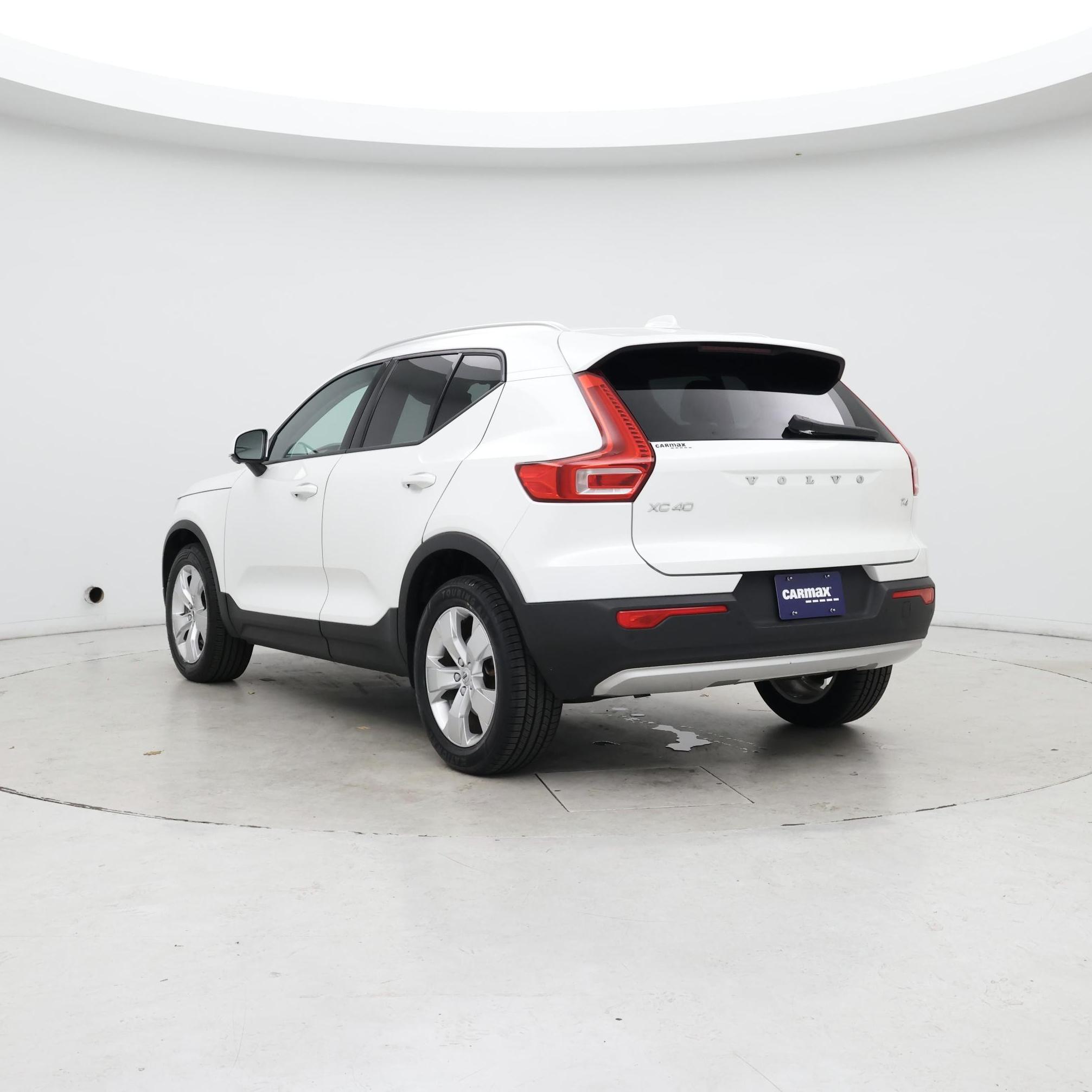 Thumbnail: 2022 Volvo XC40 - 2