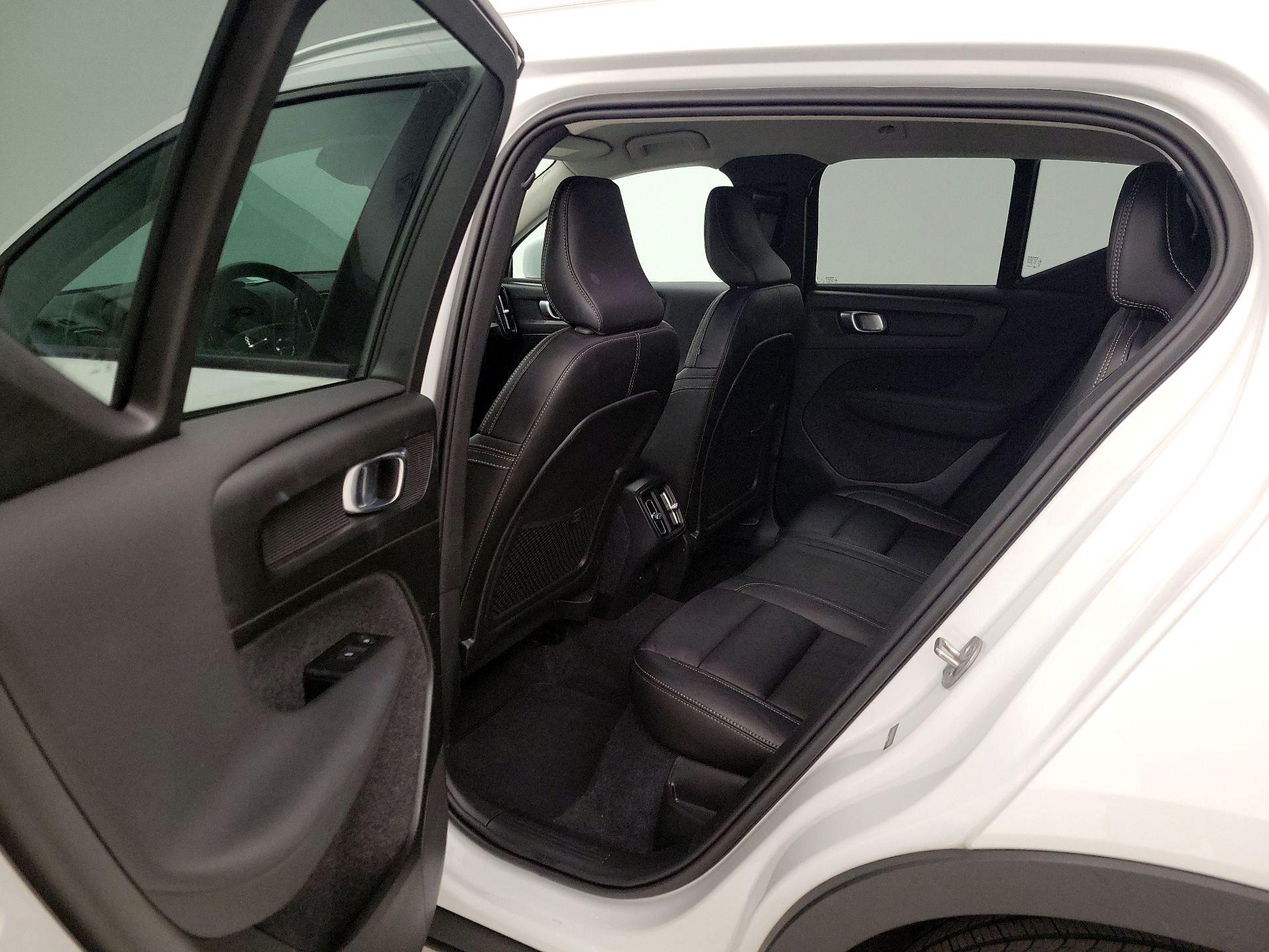 Thumbnail: 2022 Volvo XC40 - 19
