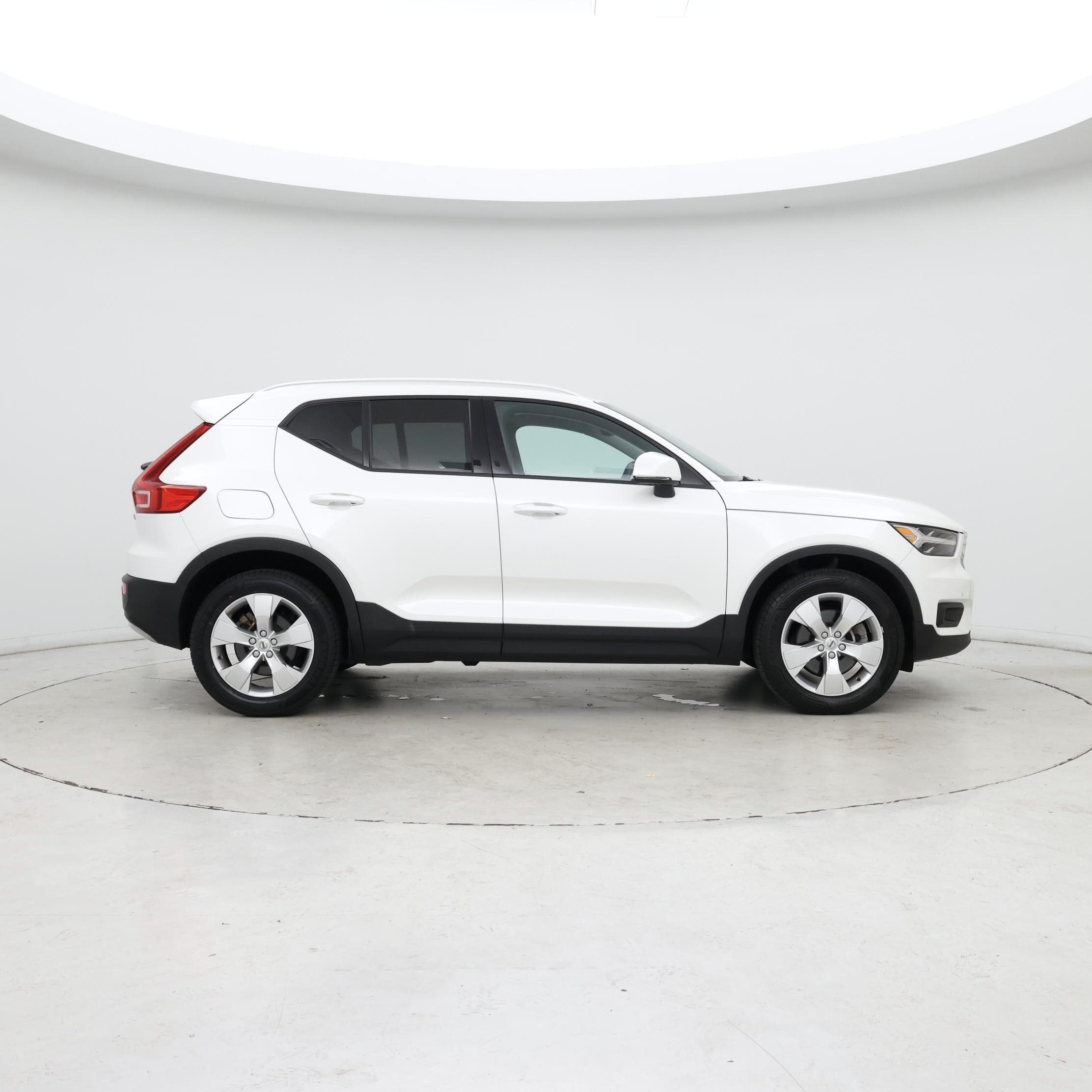 Thumbnail: 2022 Volvo XC40 - 7