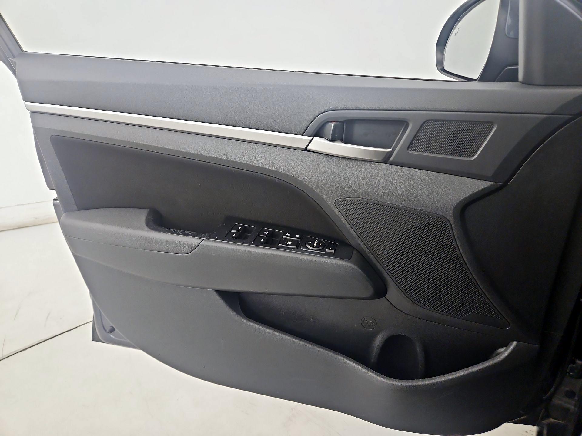 Thumbnail: 2020 Hyundai Elantra - 12