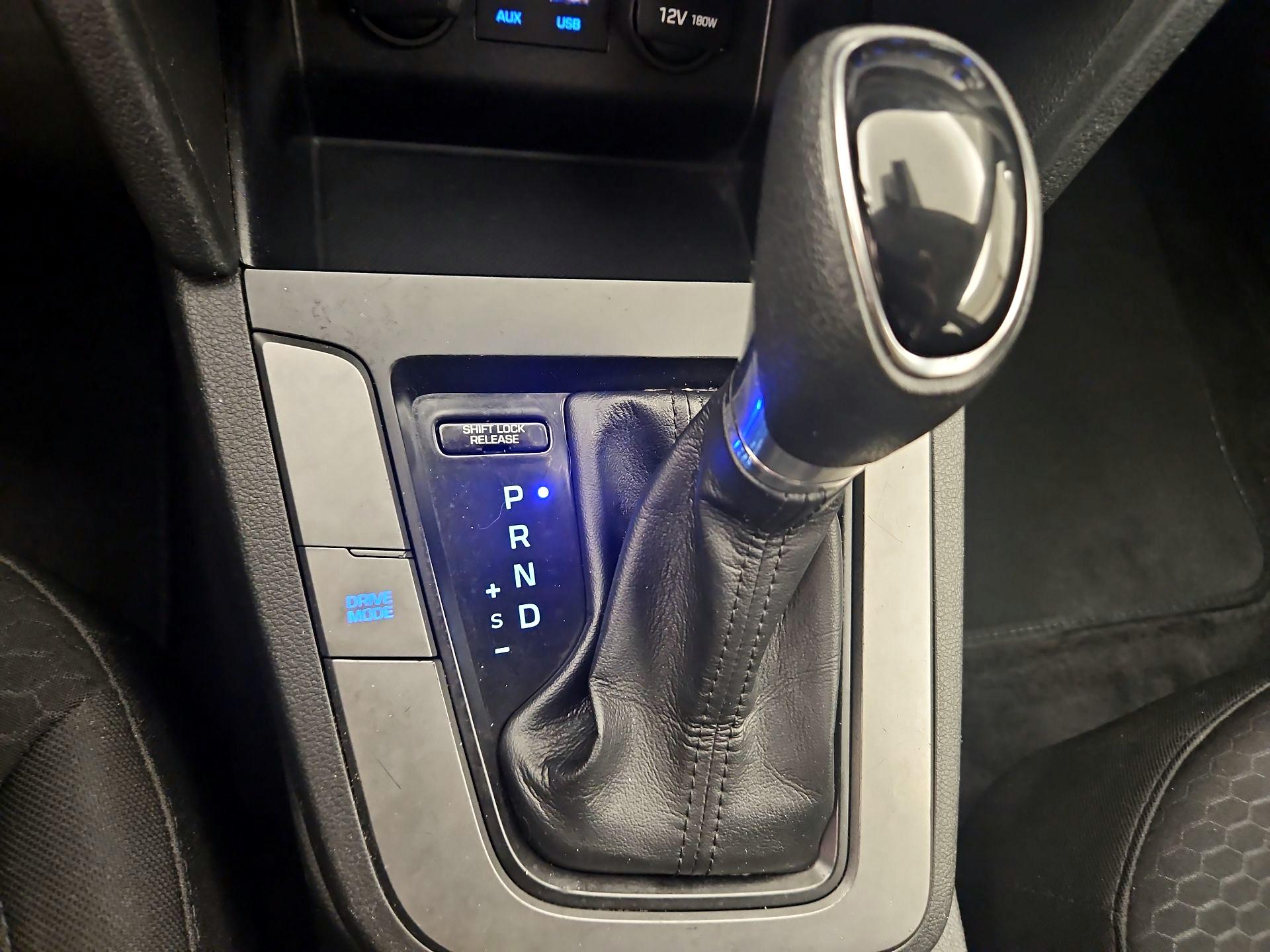 Thumbnail: 2020 Hyundai Elantra - 17