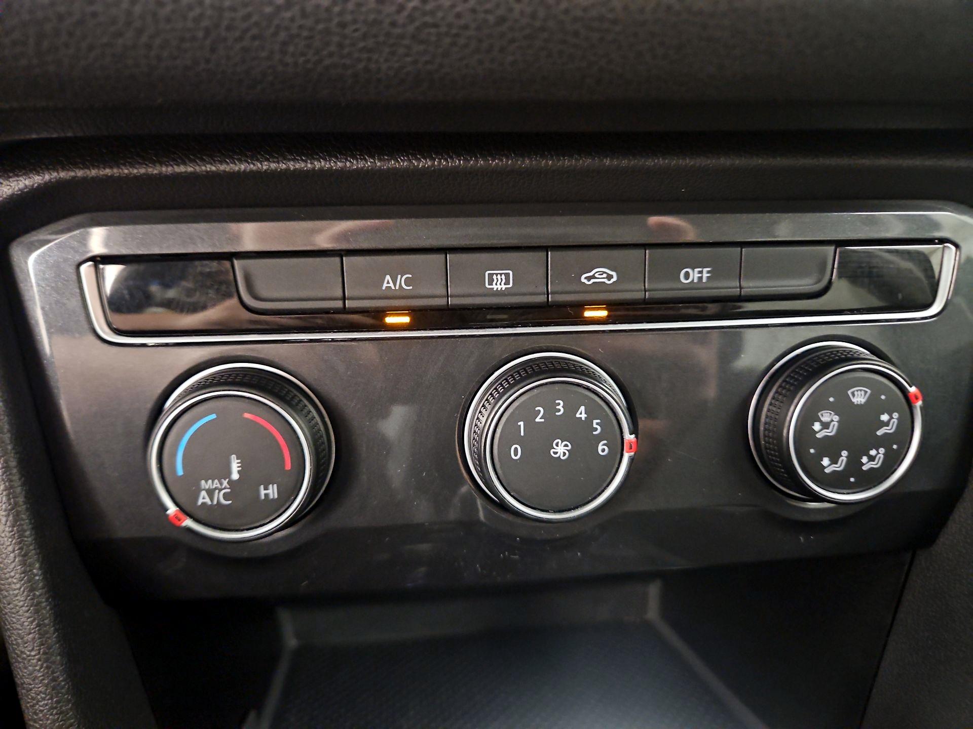 Thumbnail: 2021 Volkswagen Tiguan - 16