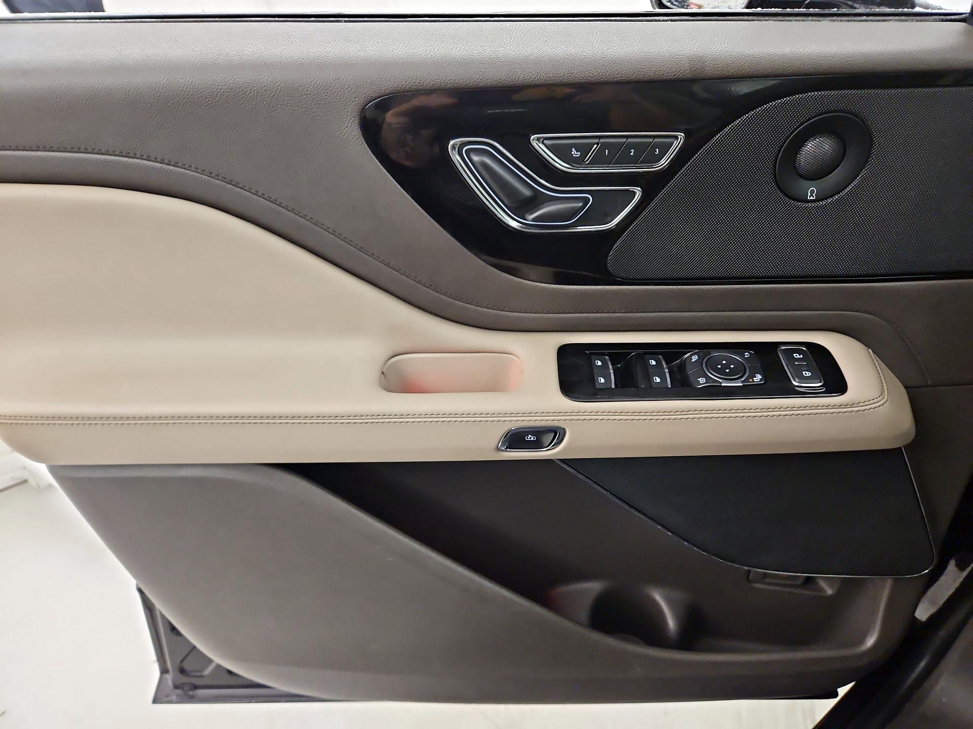 Thumbnail: 2022 Lincoln Aviator - 12