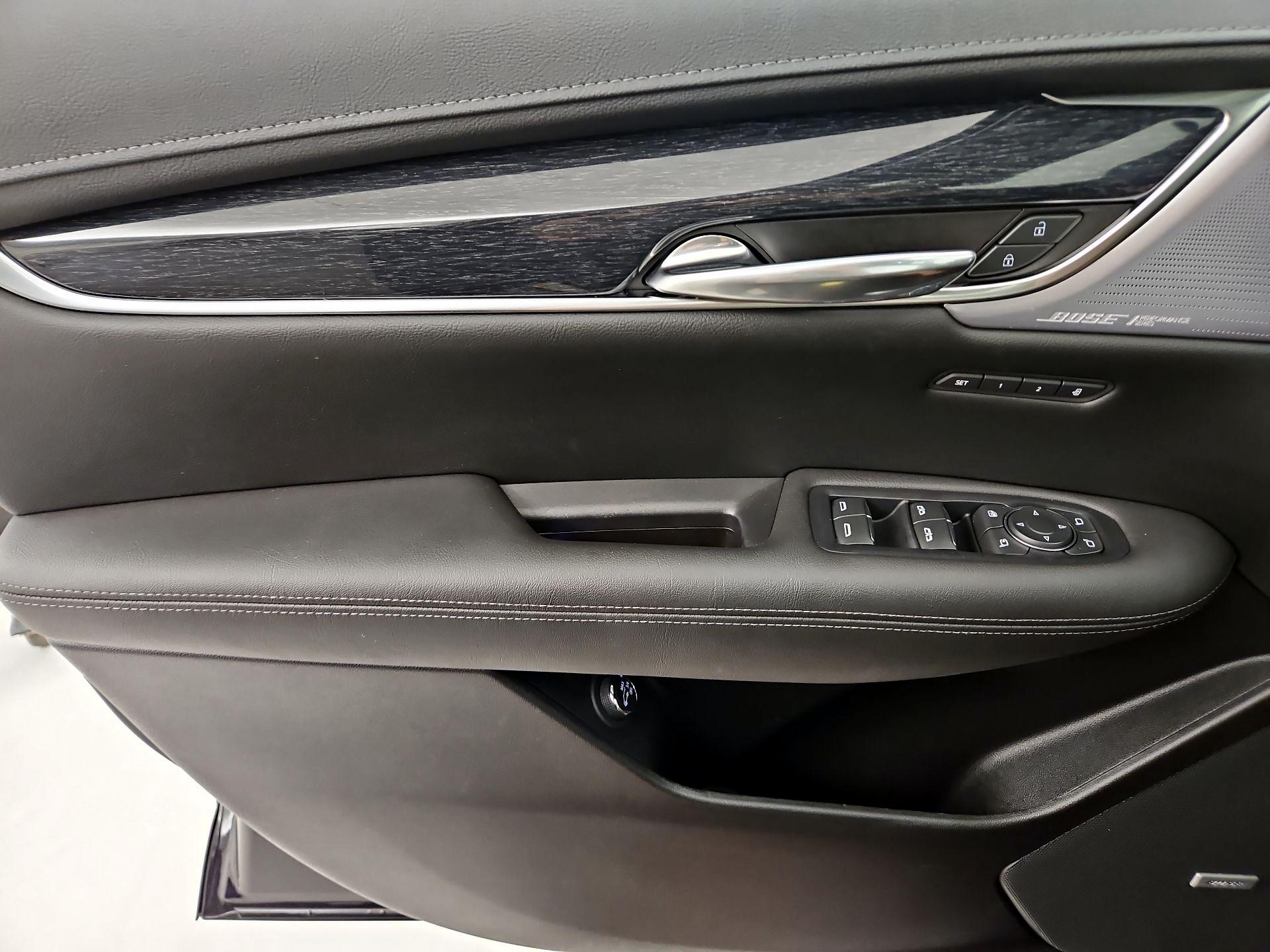 Thumbnail: 2022 Cadillac XT5 - 12