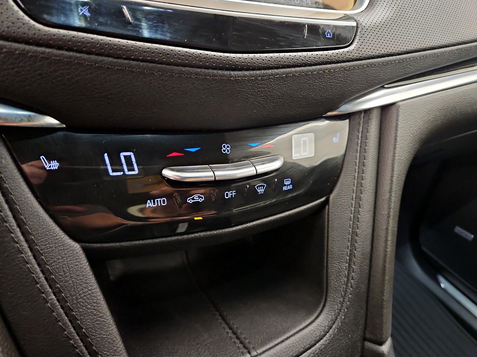 Thumbnail: 2022 Cadillac XT5 - 16